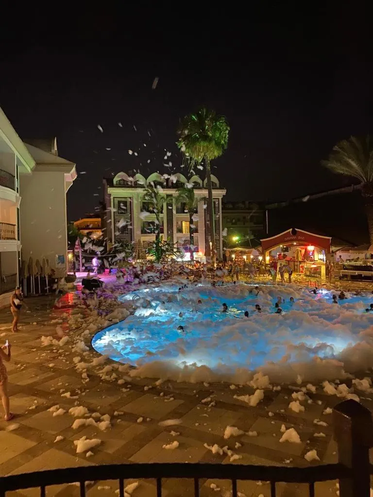 Swimming pool in Club Anastasia - Family Hotel