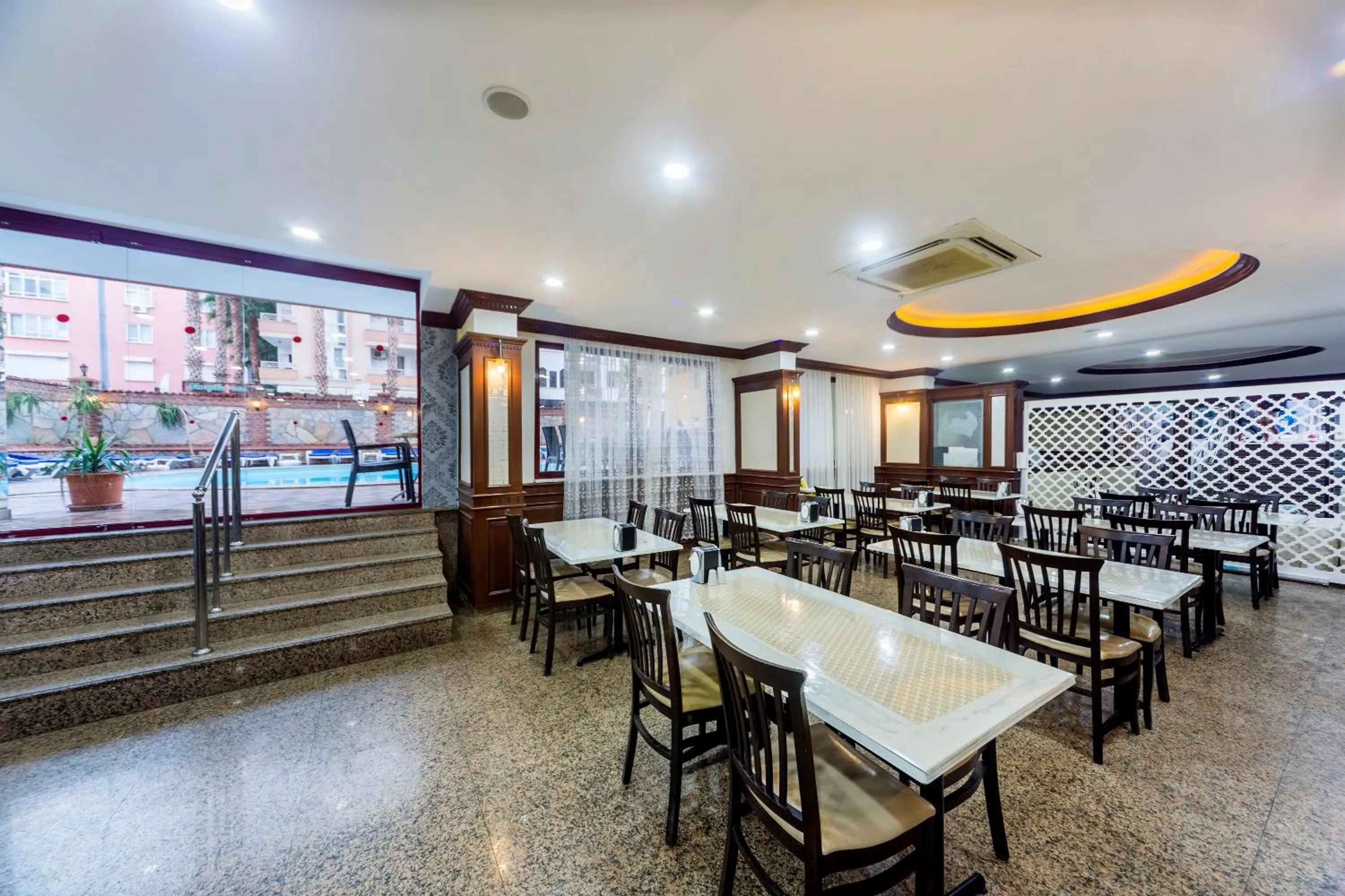 Restaurant/places to eat in Wasa Hotel