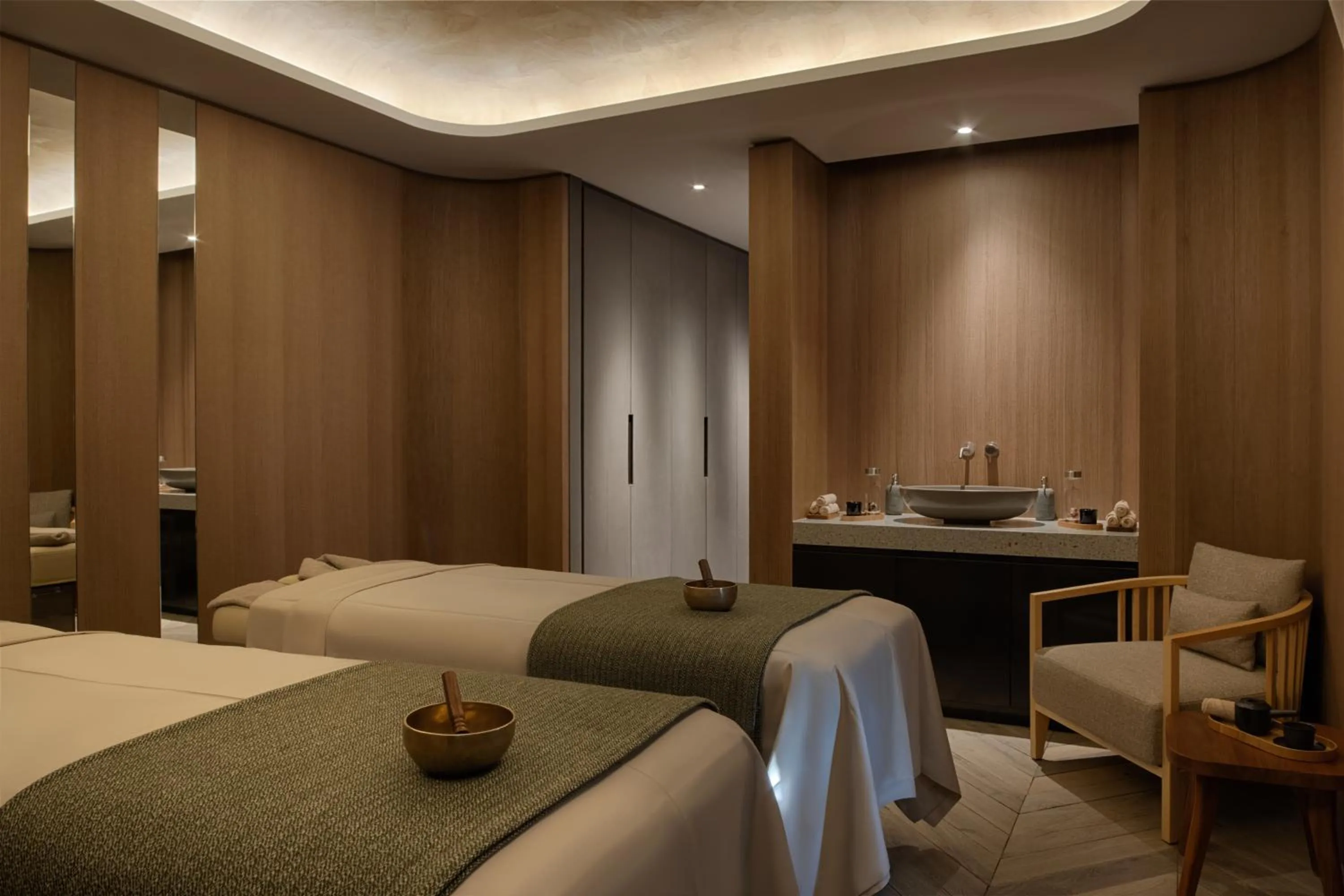 Massage, Bed in Six Senses Crans-Montana