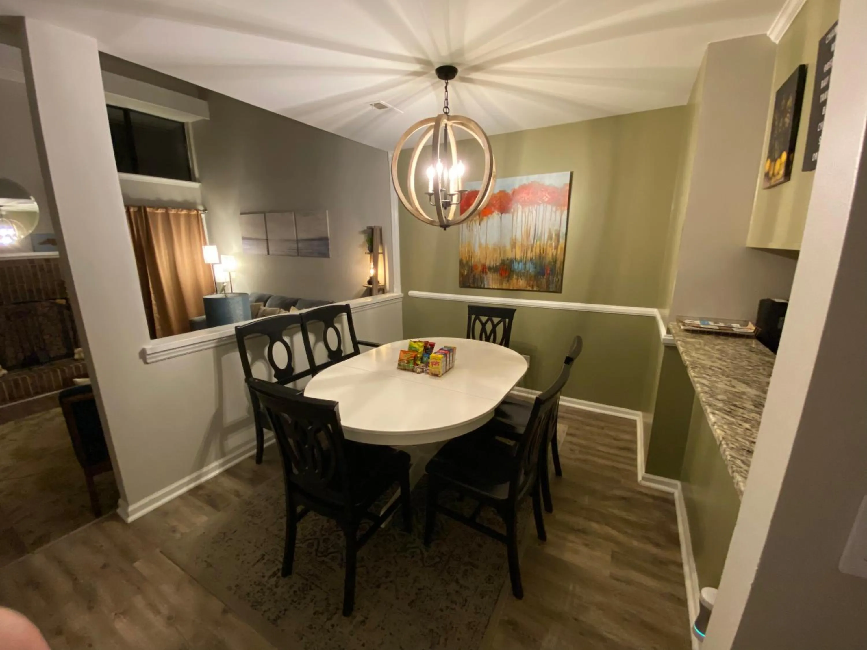 Dining area in Modern Cozy Townhome