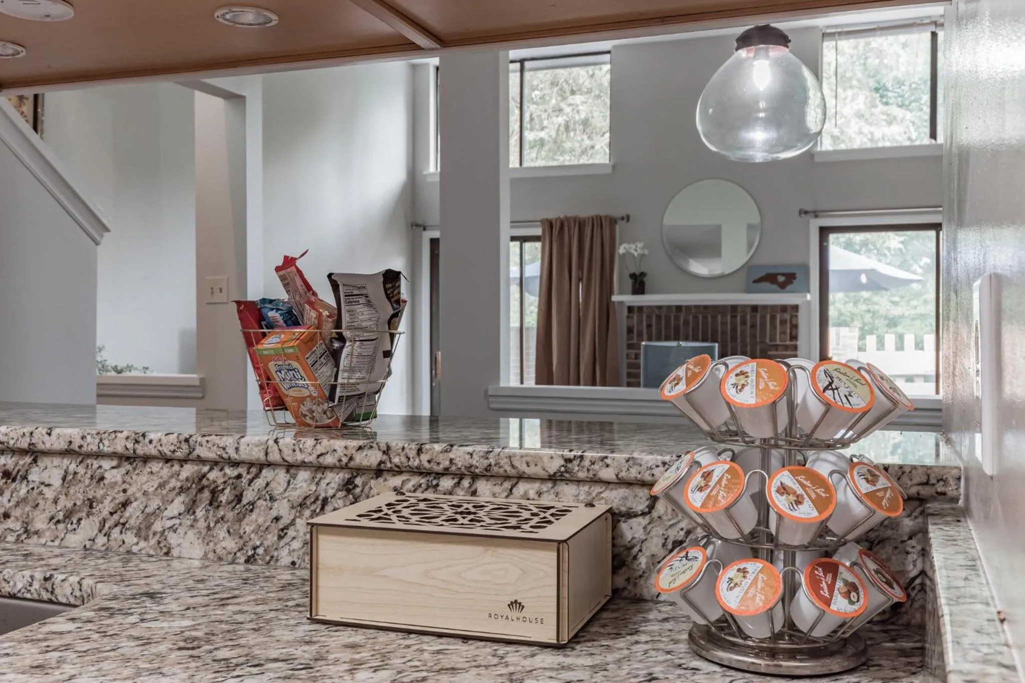 Coffee/tea facilities in Modern Cozy Townhome