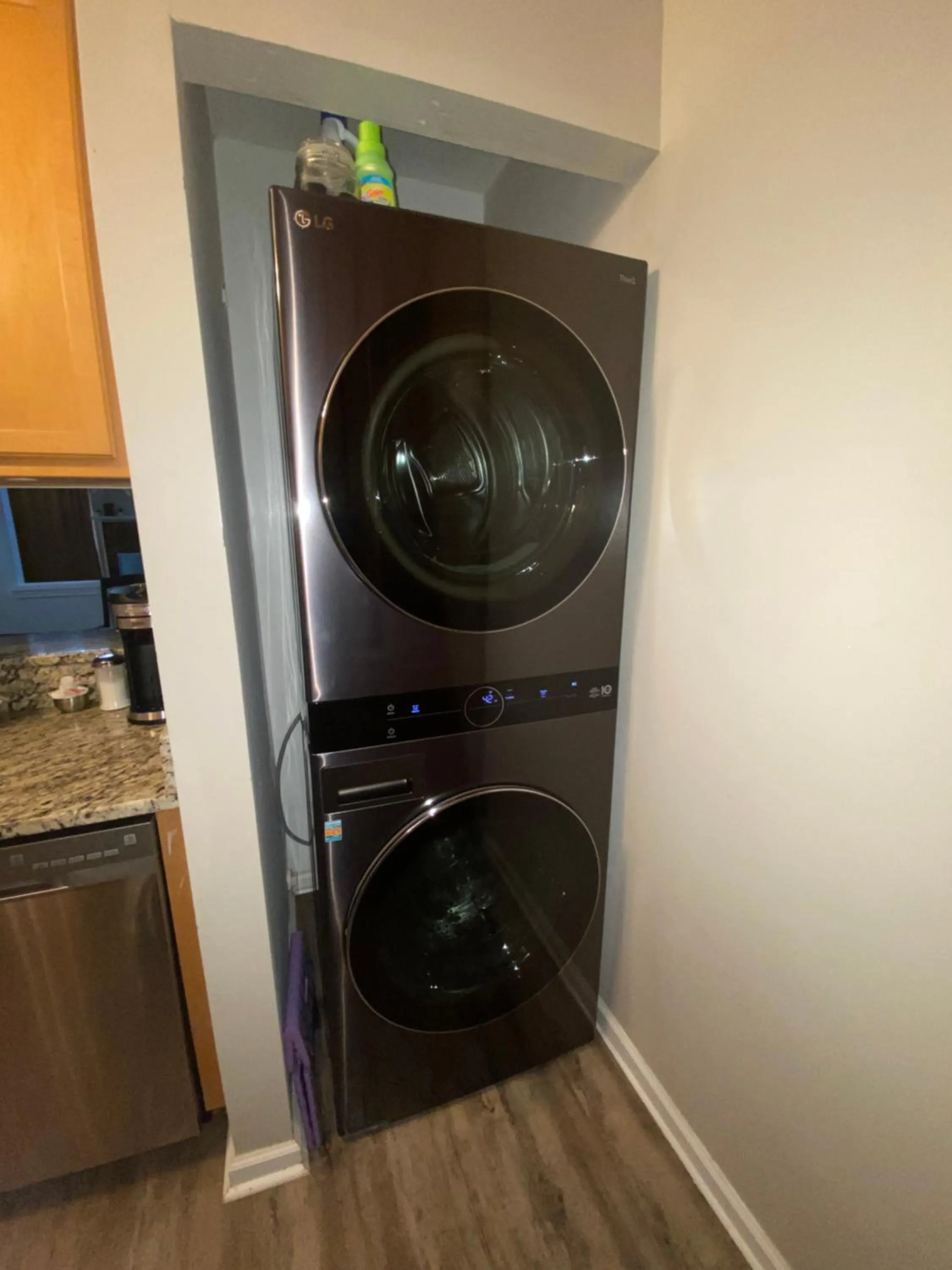 washing machine in Modern Cozy Townhome