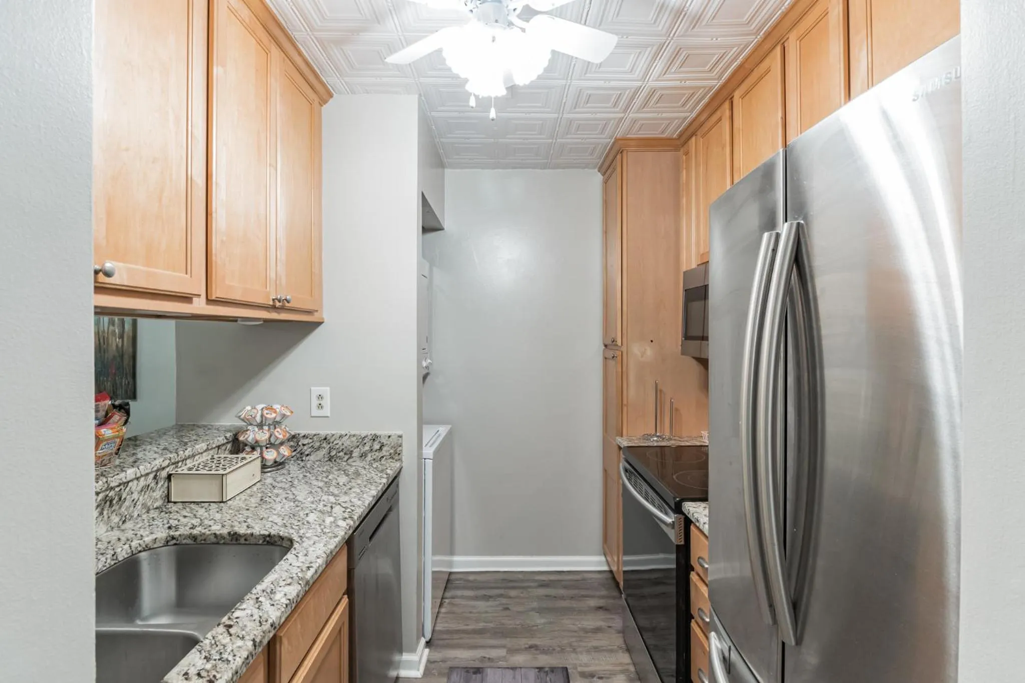 dishwasher in Modern Cozy Townhome