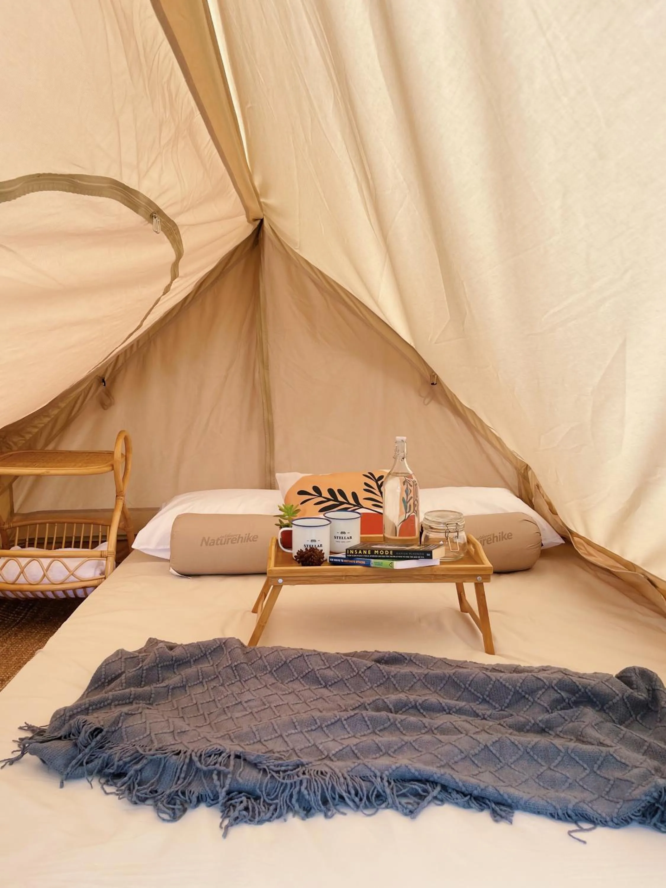 Bed in Stellar GoldenHill Cameron