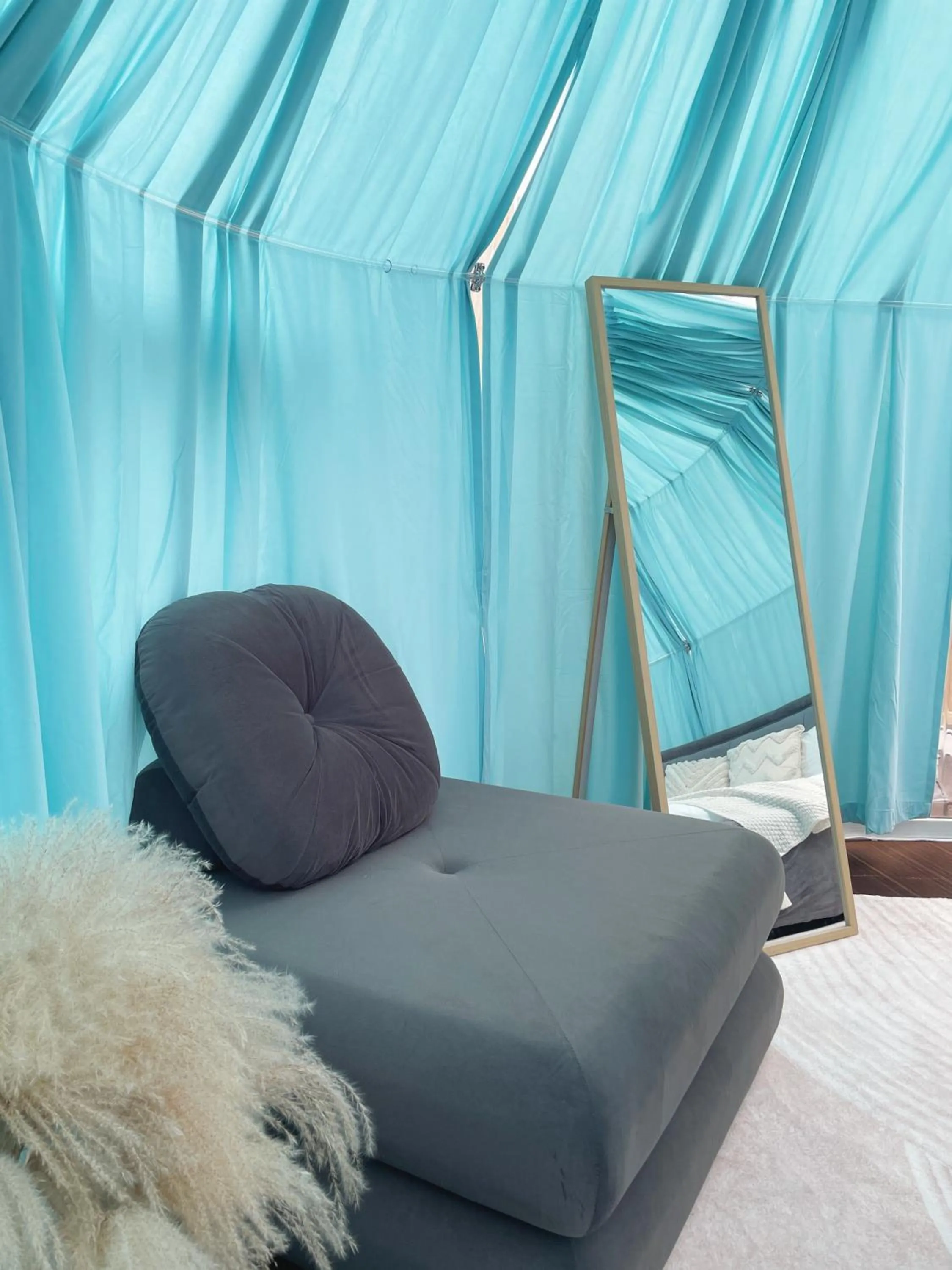 Bed in Stellar GoldenHill Cameron