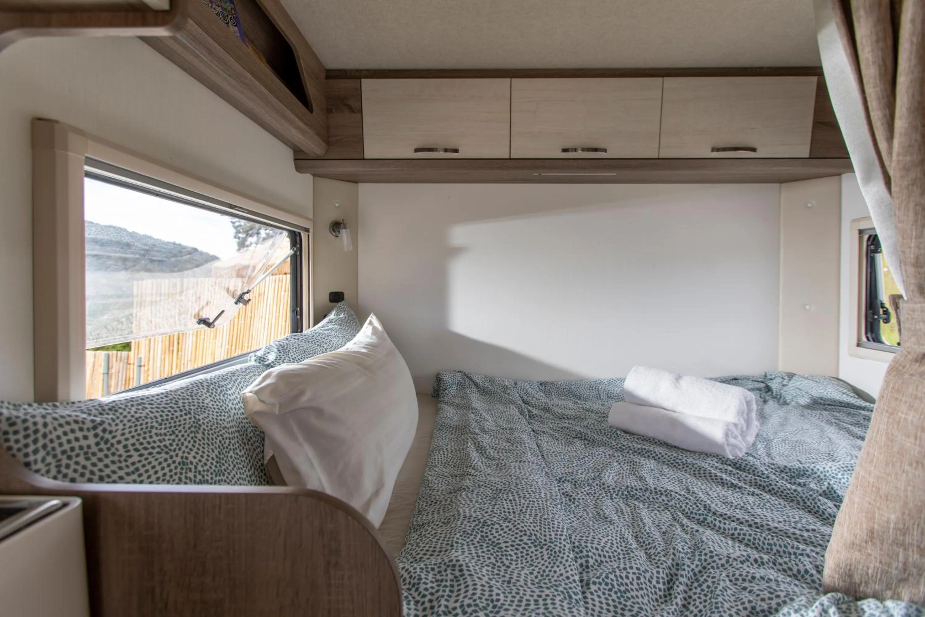 Bed in Stellar GoldenHill Cameron