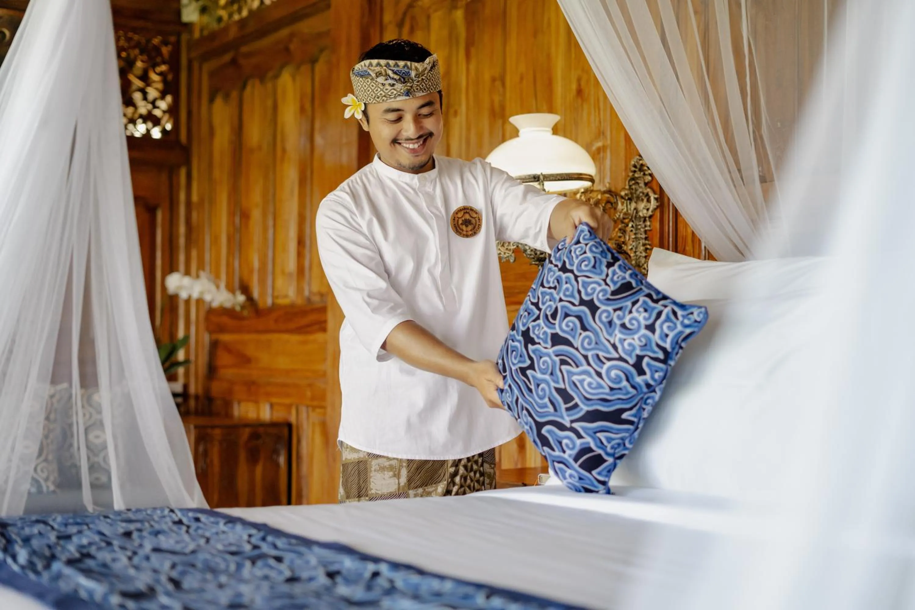Bed in Airsania Ubud Antique Villas