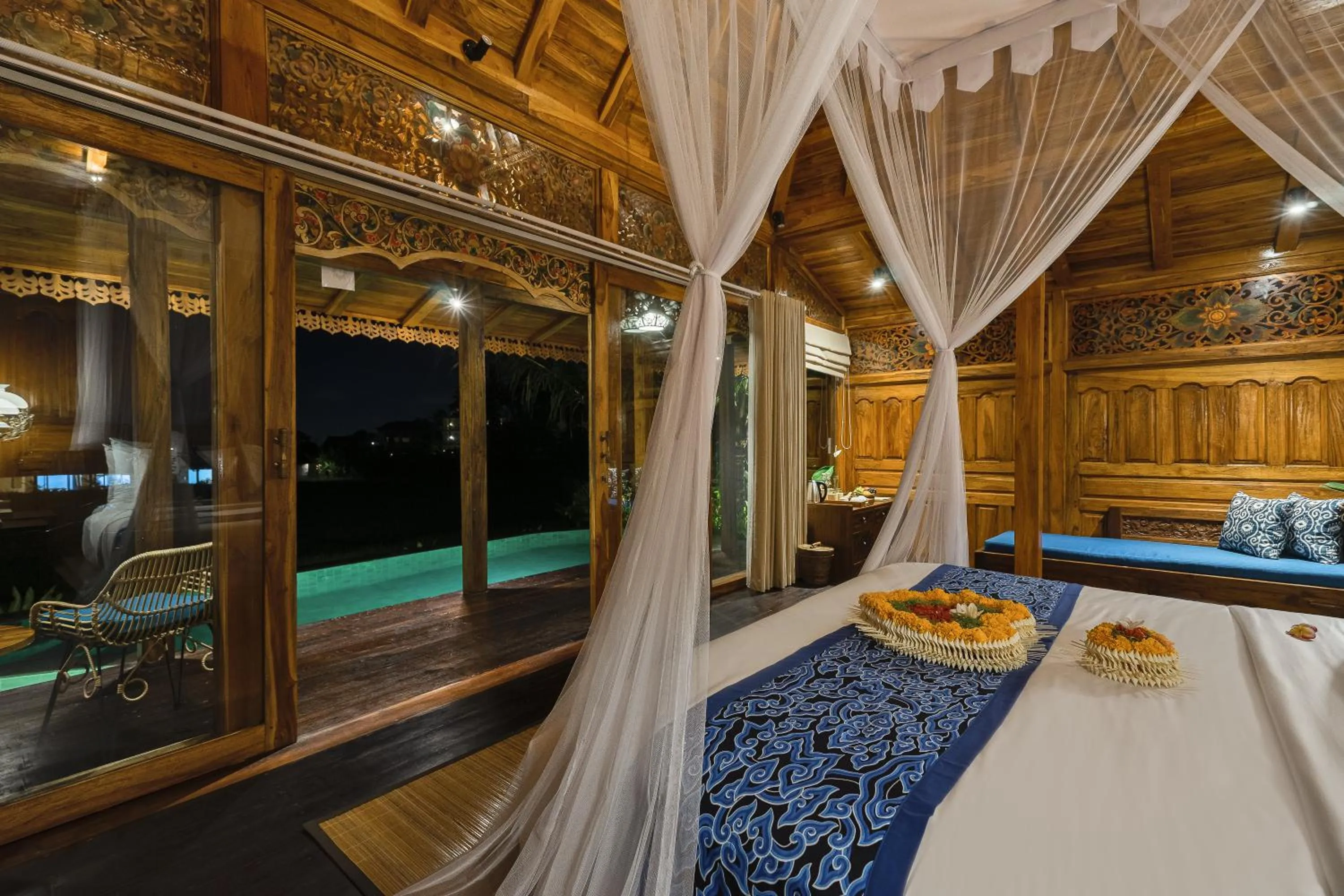 Bed in Airsania Ubud Antique Villas