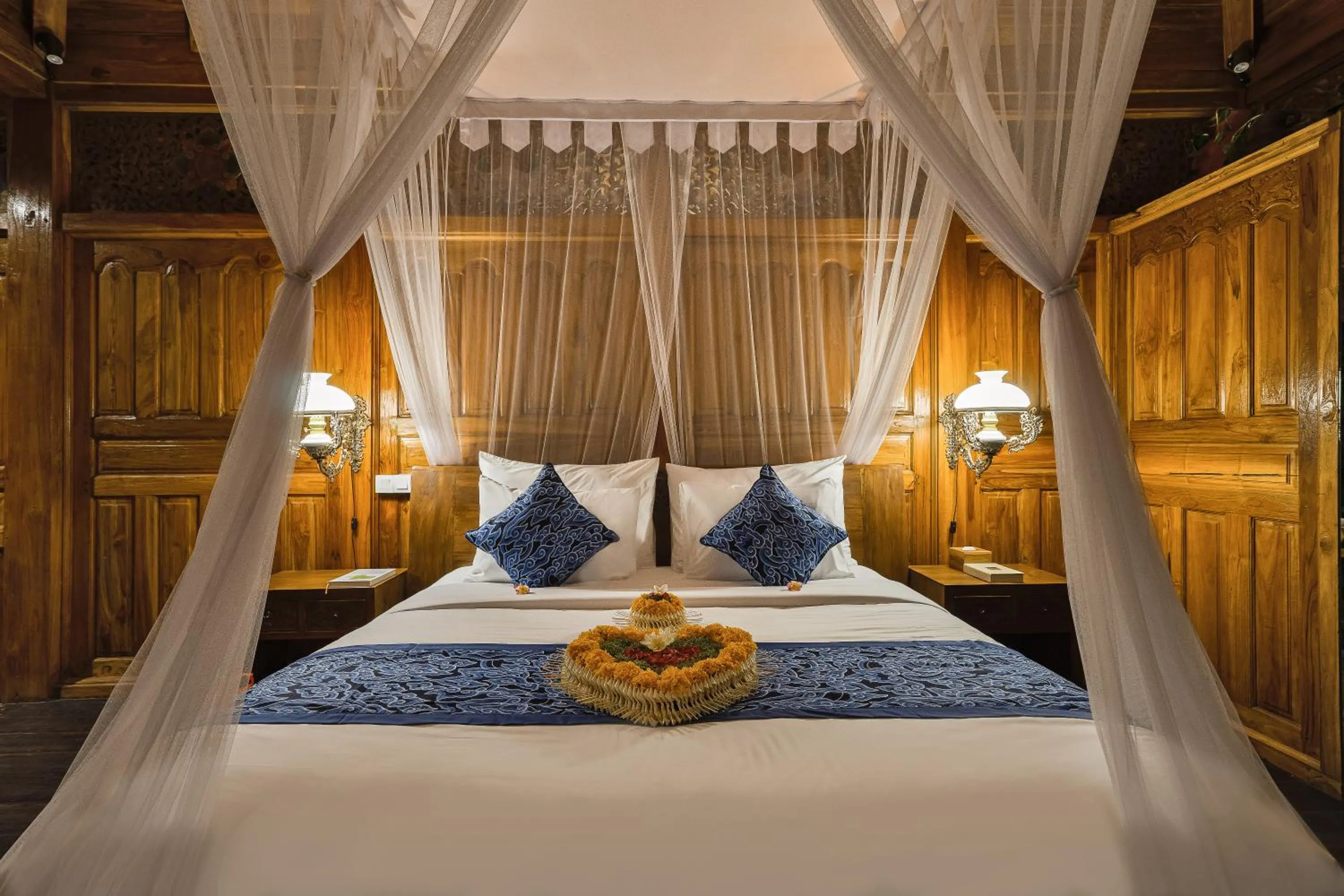 Bed in Airsania Ubud Antique Villas