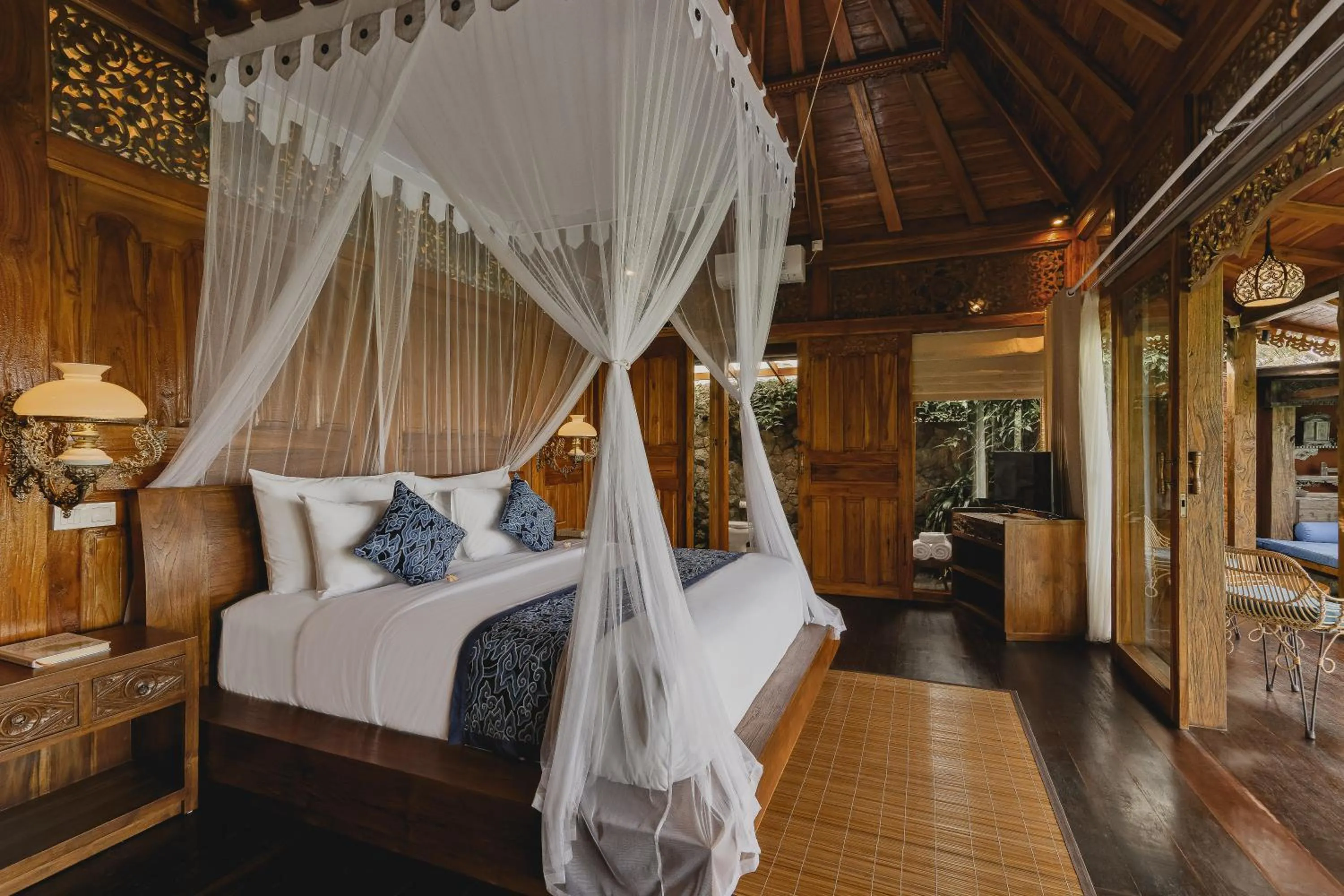 Bed in Airsania Ubud Antique Villas