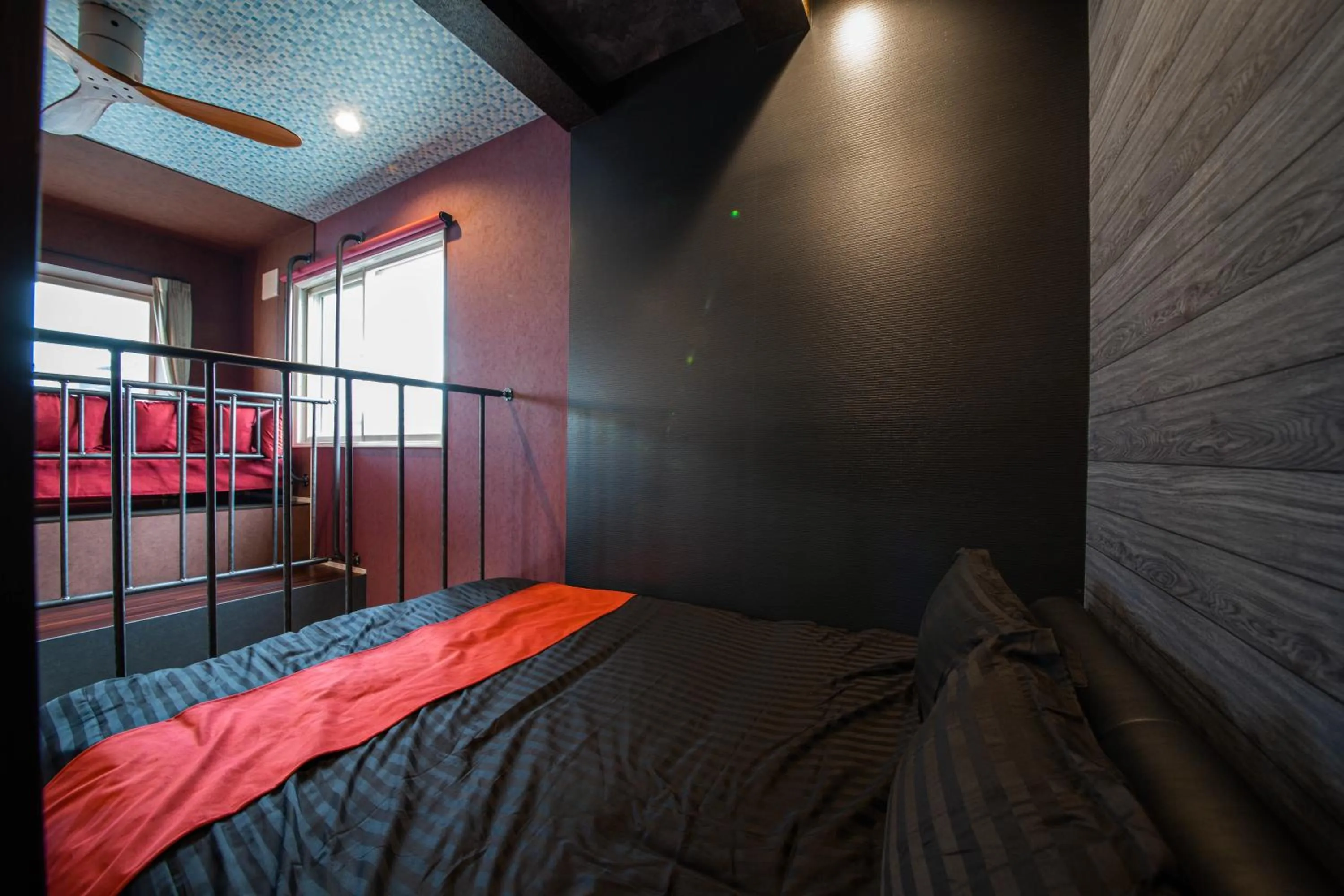 Bed in THE BEEHIVE AIOI