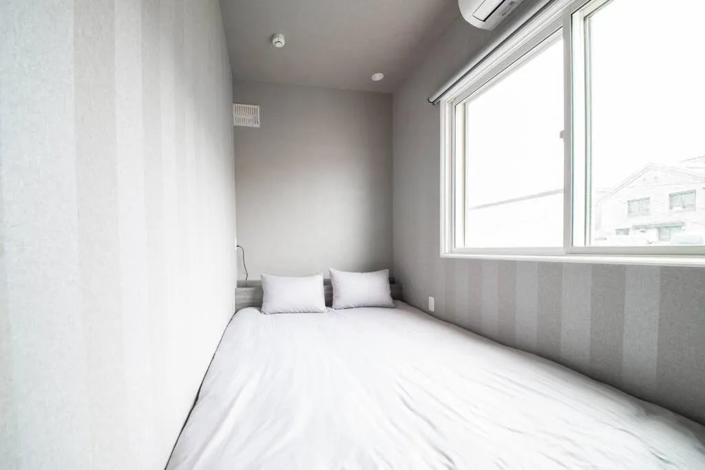 Bed in THE BEEHIVE AIOI