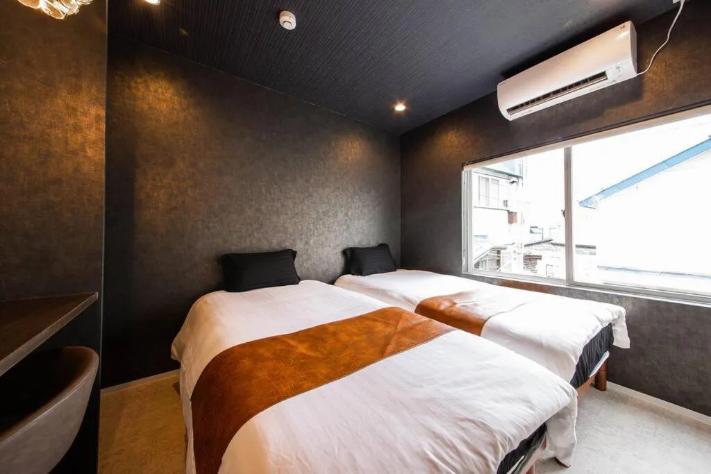 Bed in THE BEEHIVE AIOI