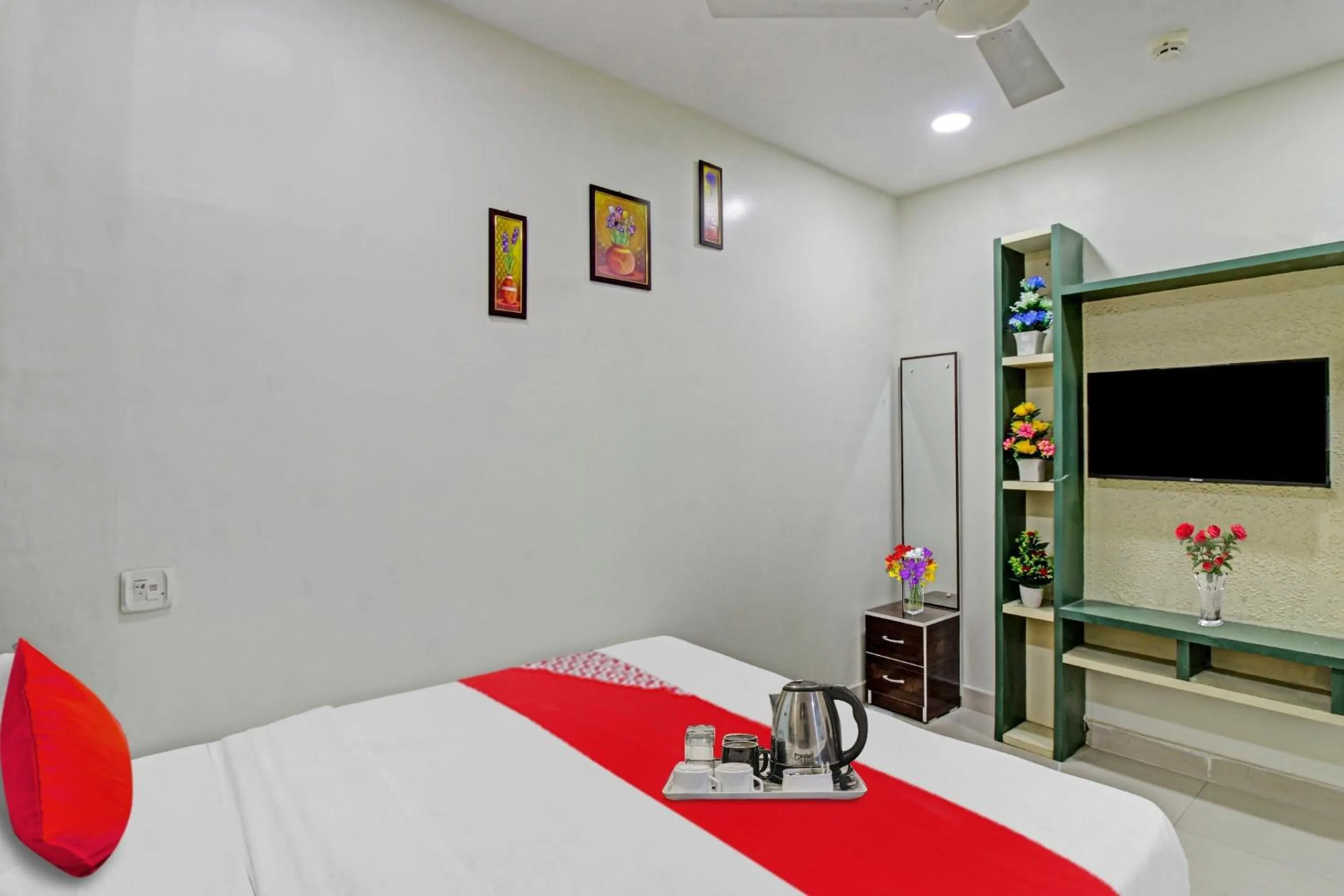 Bathroom, Bed in Super Hotel O Sunshine Inn