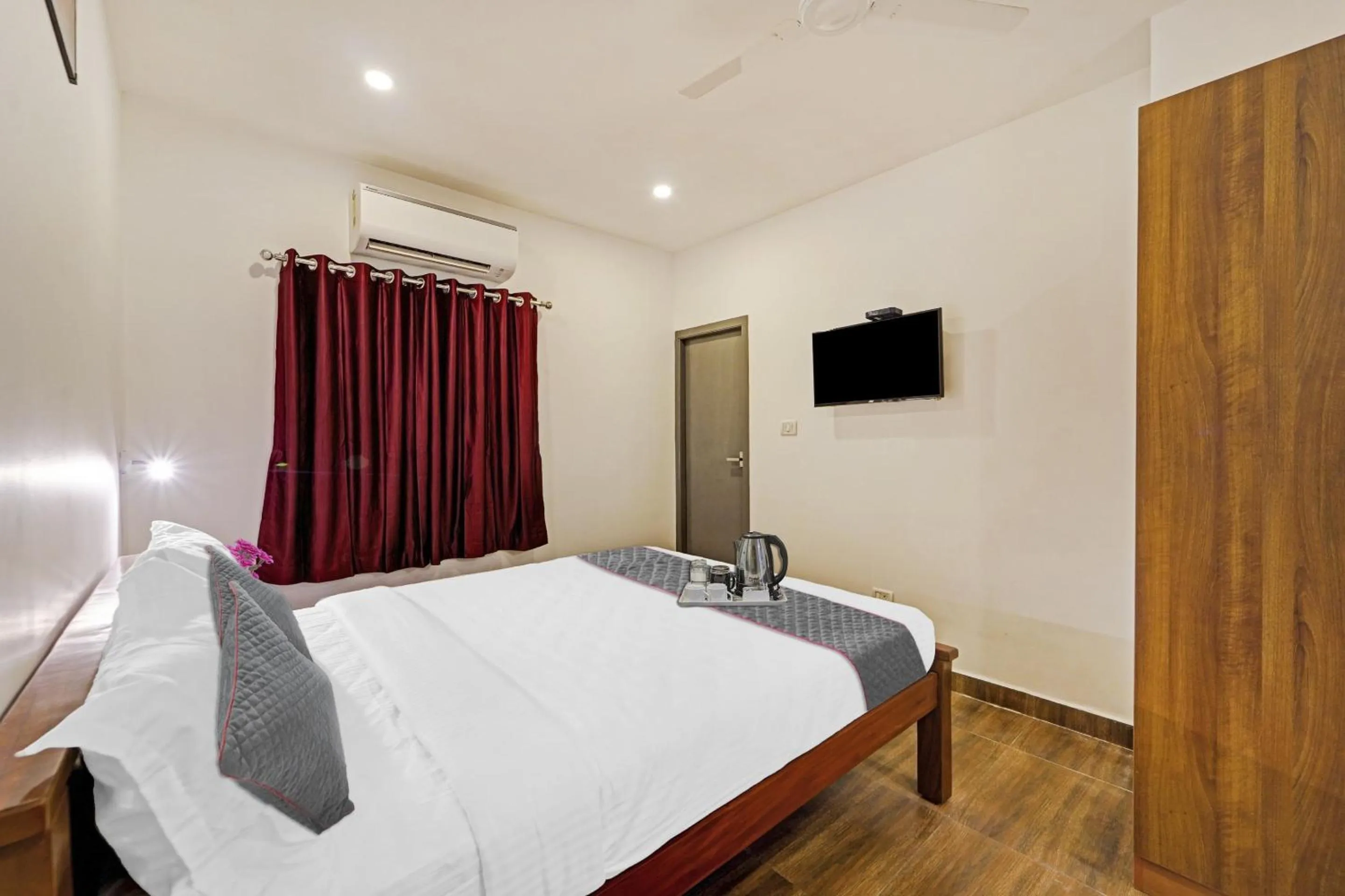 Bedroom, Bed in Super Townhouse ORCHID RESIDENCY Near T.Nagar