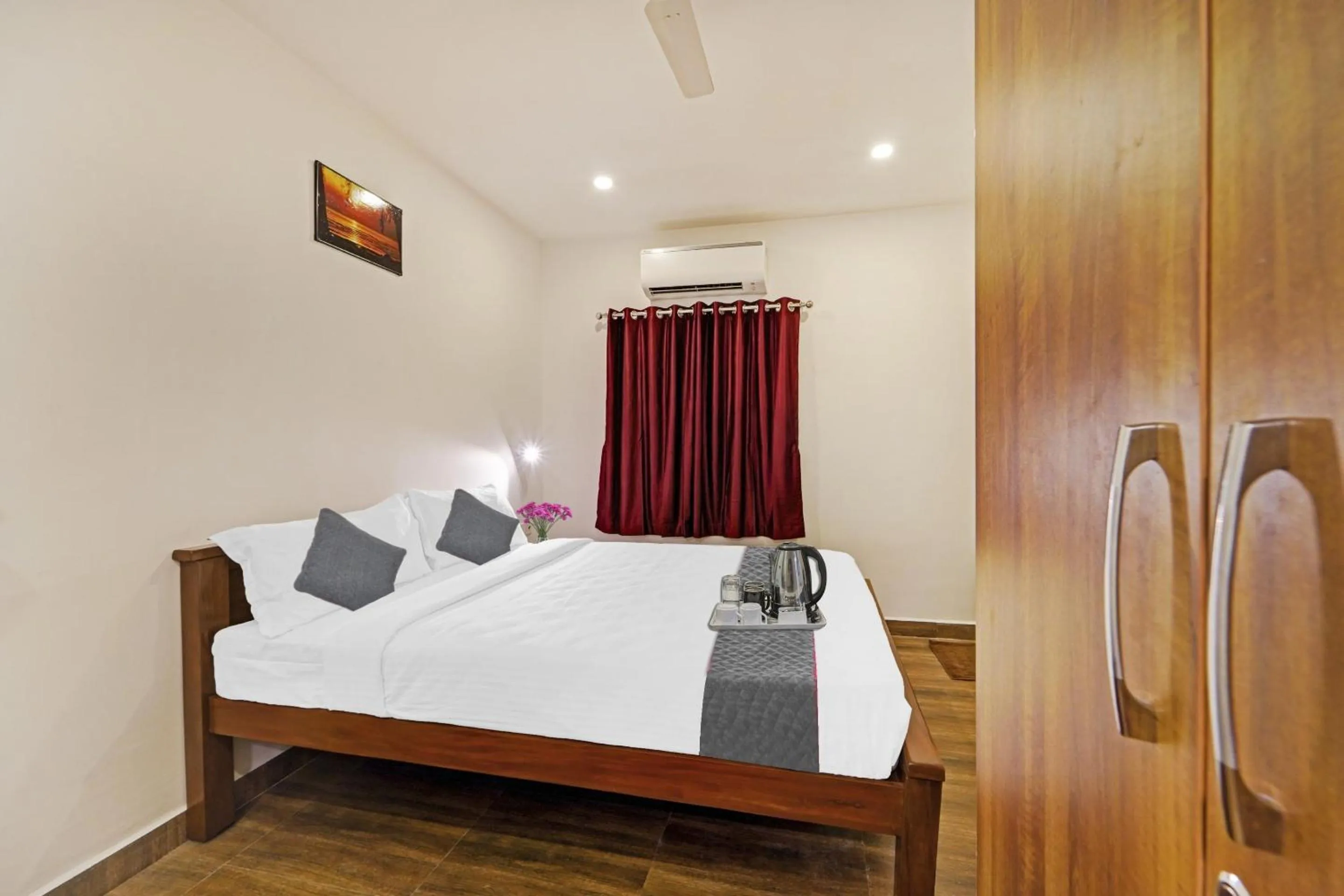 Bedroom, Bed in Super Townhouse ORCHID RESIDENCY Near T.Nagar