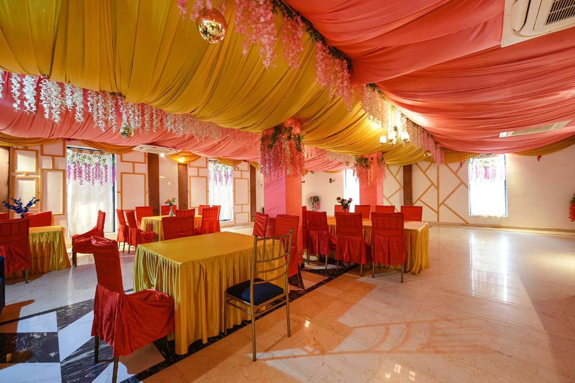Banquet/Function facilities in FabHotel The Dreams
