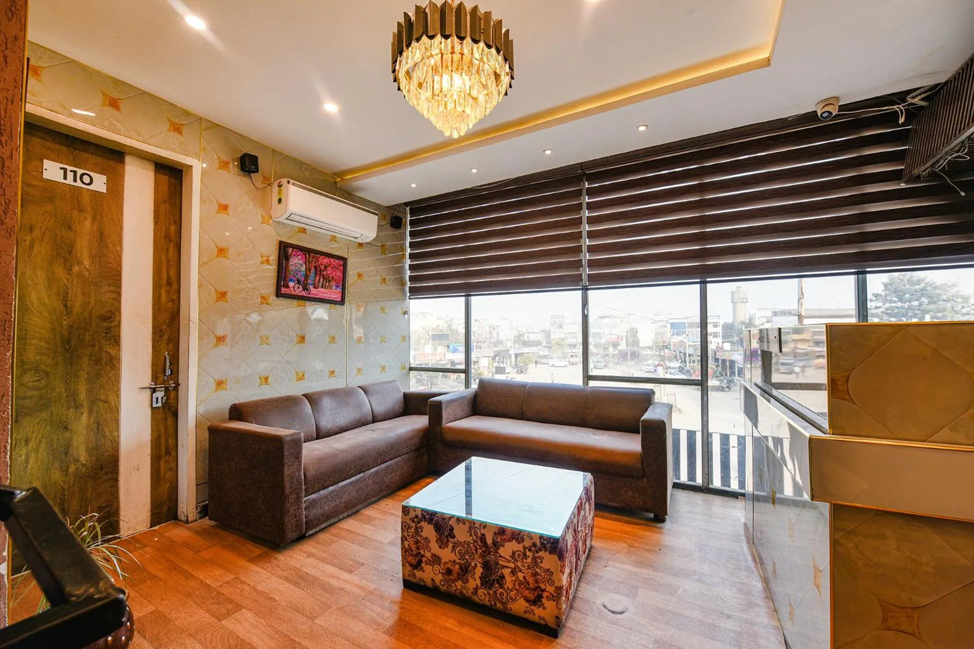 Seating area in FabHotel The Dreams