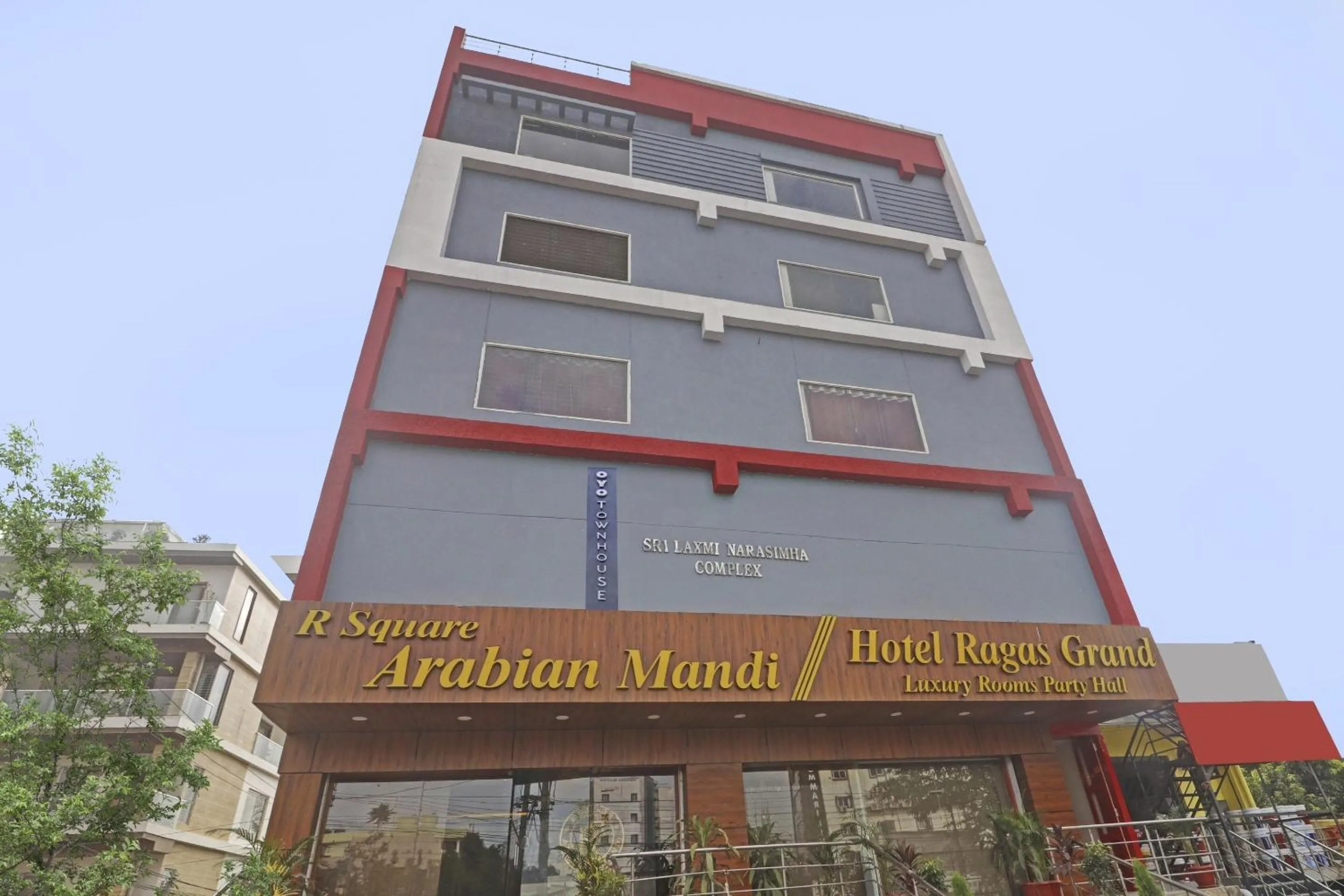 Facade/entrance in Townhouse Ragas Grand