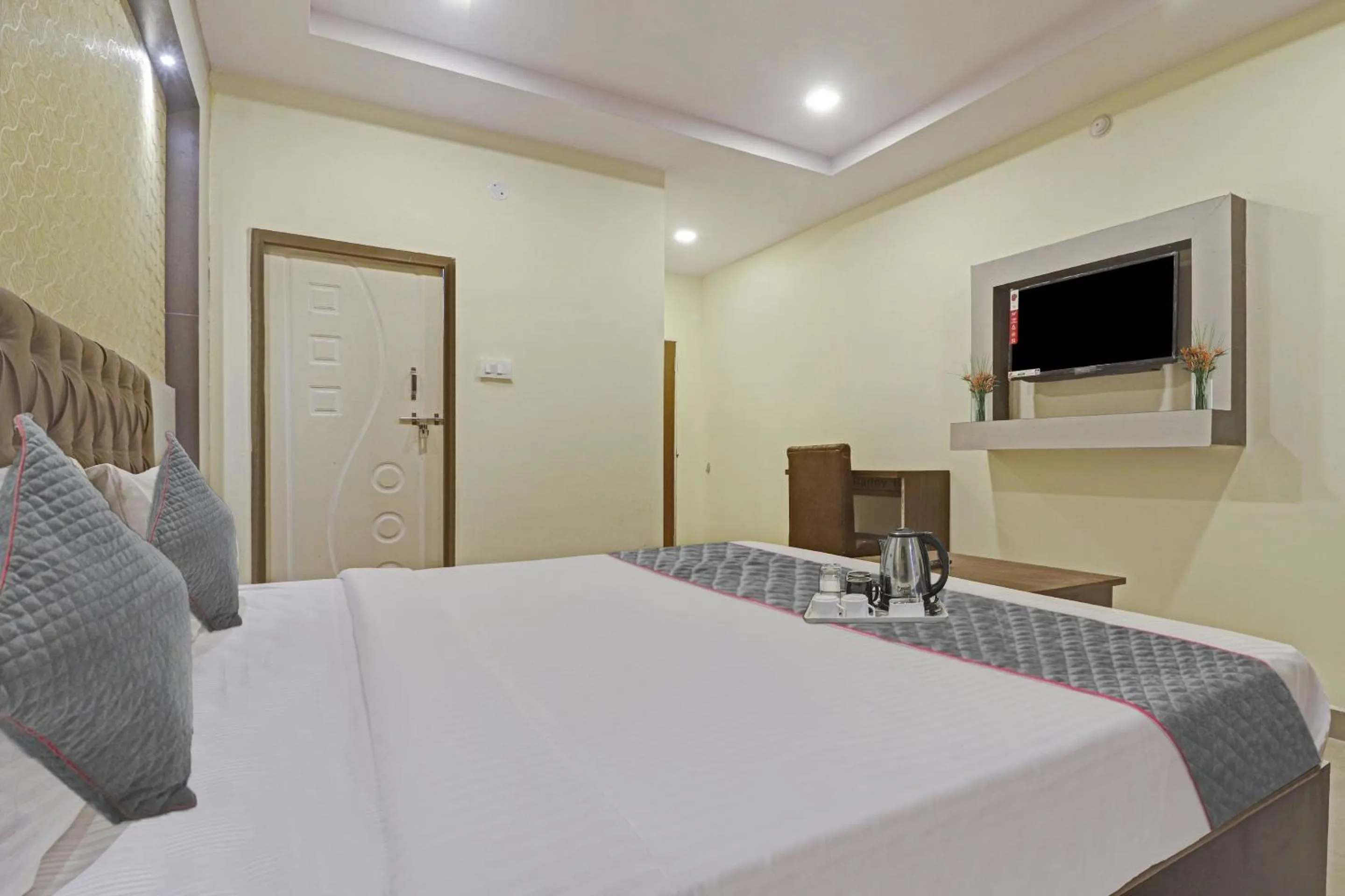 Bedroom, Bed in Townhouse Ragas Grand