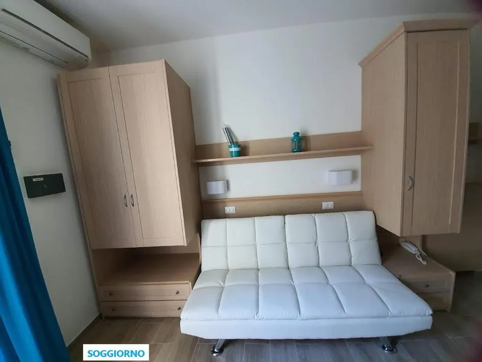 Living room, Bed in B&B Airone Cervia - Camere e Appartamenti