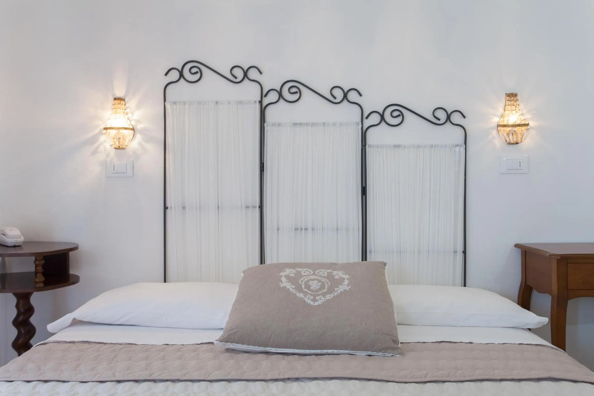 Decorative detail, Bed in B&B Airone Cervia - Camere e Appartamenti