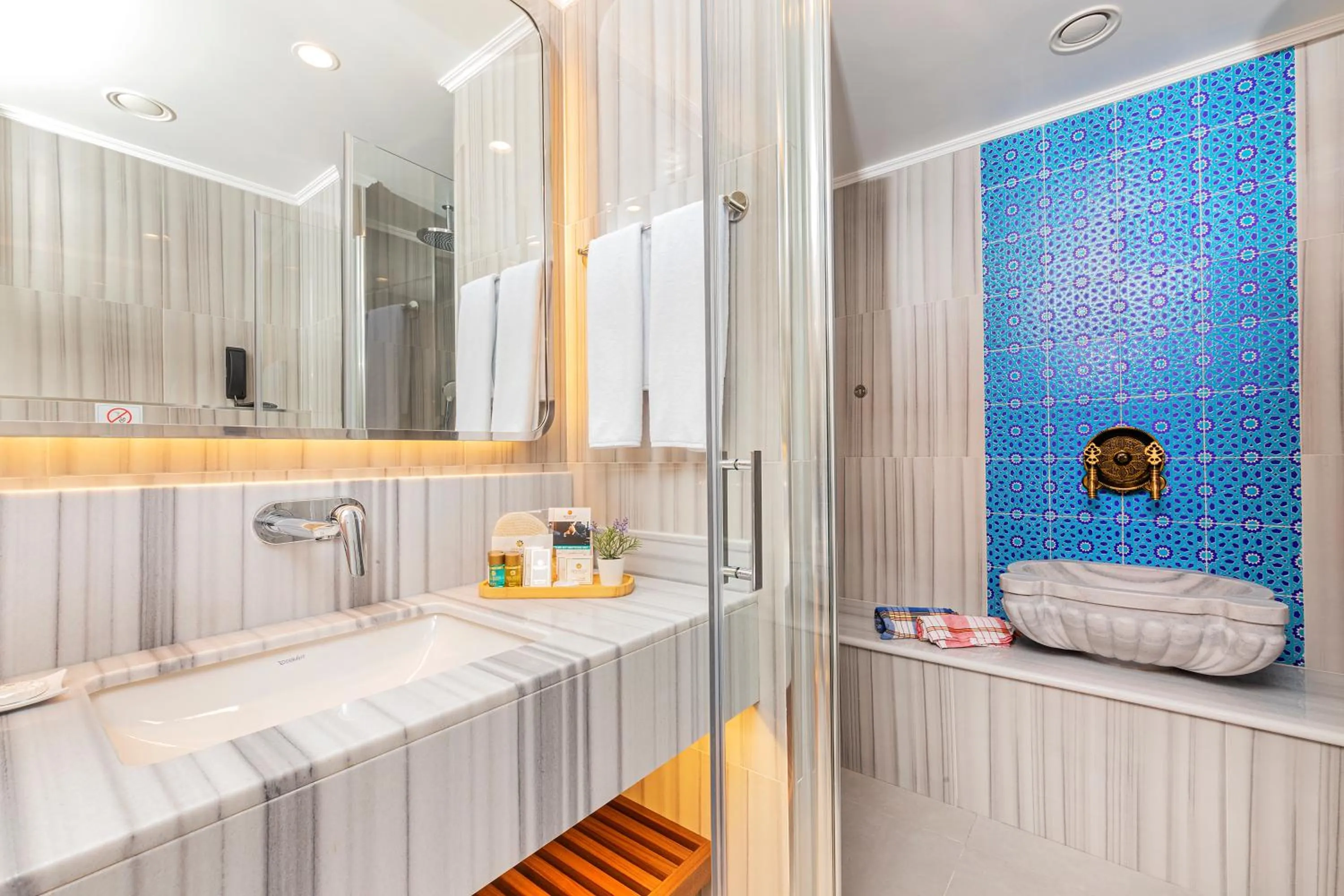 Shower in Mukarnas Pera Hotel