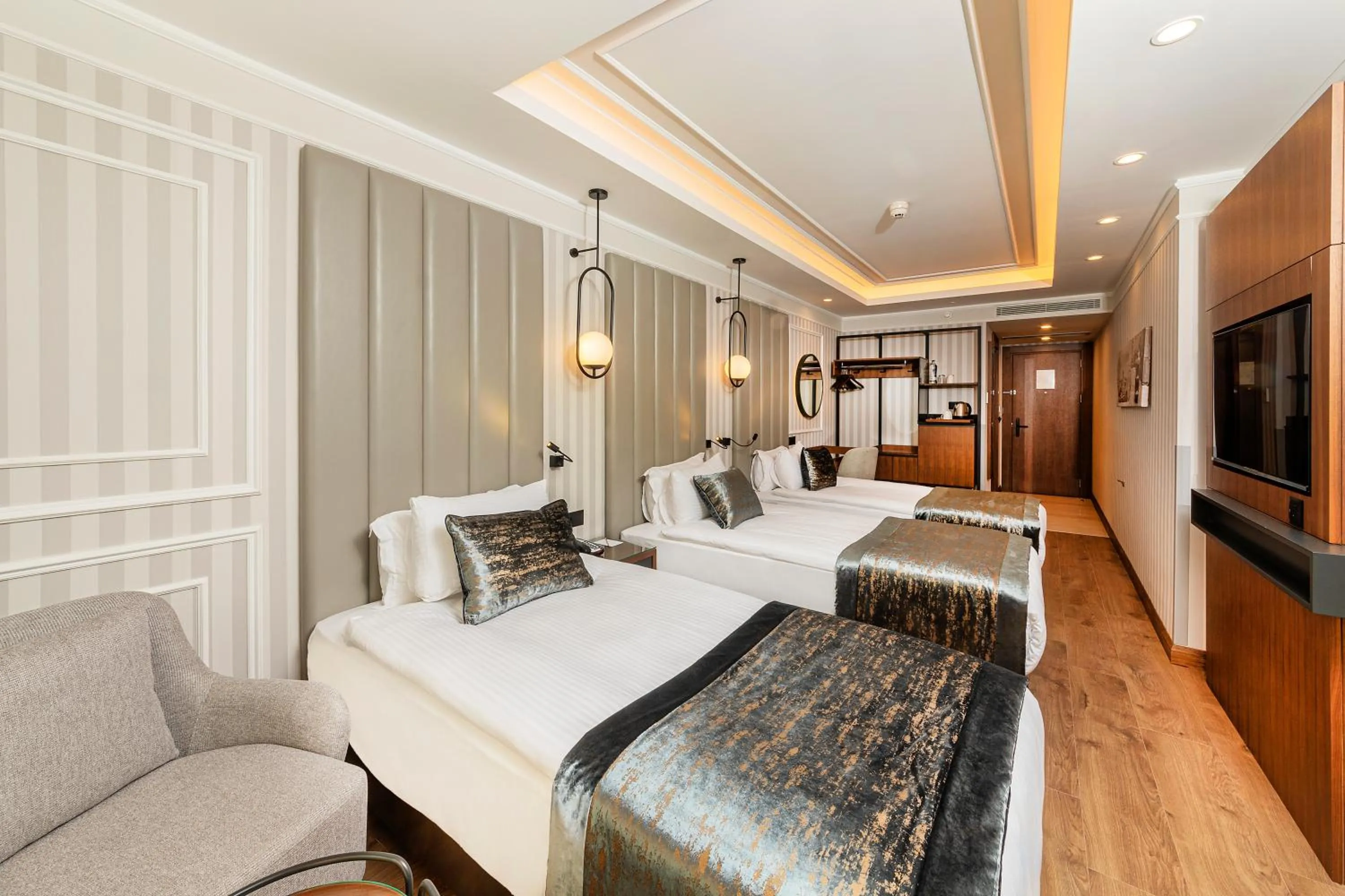 Photo of the whole room, Bed in Mukarnas Pera Hotel