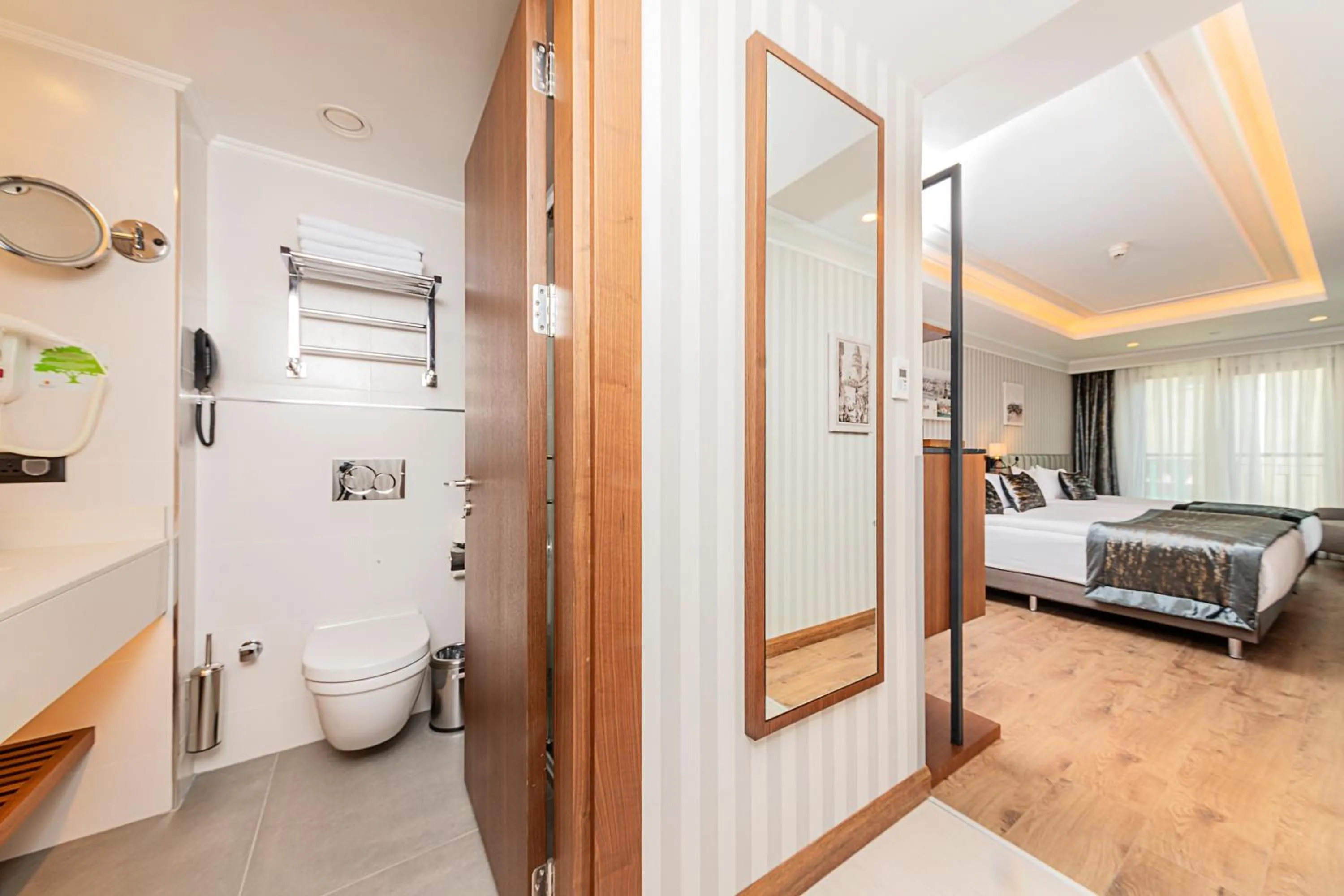 Toilet, Bed in Mukarnas Pera Hotel