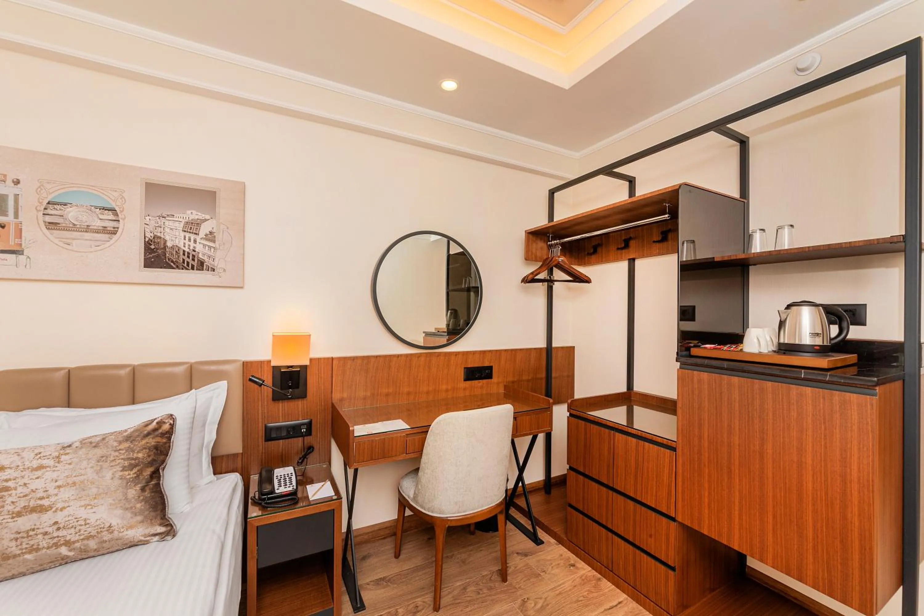 Coffee/tea facilities in Mukarnas Pera Hotel