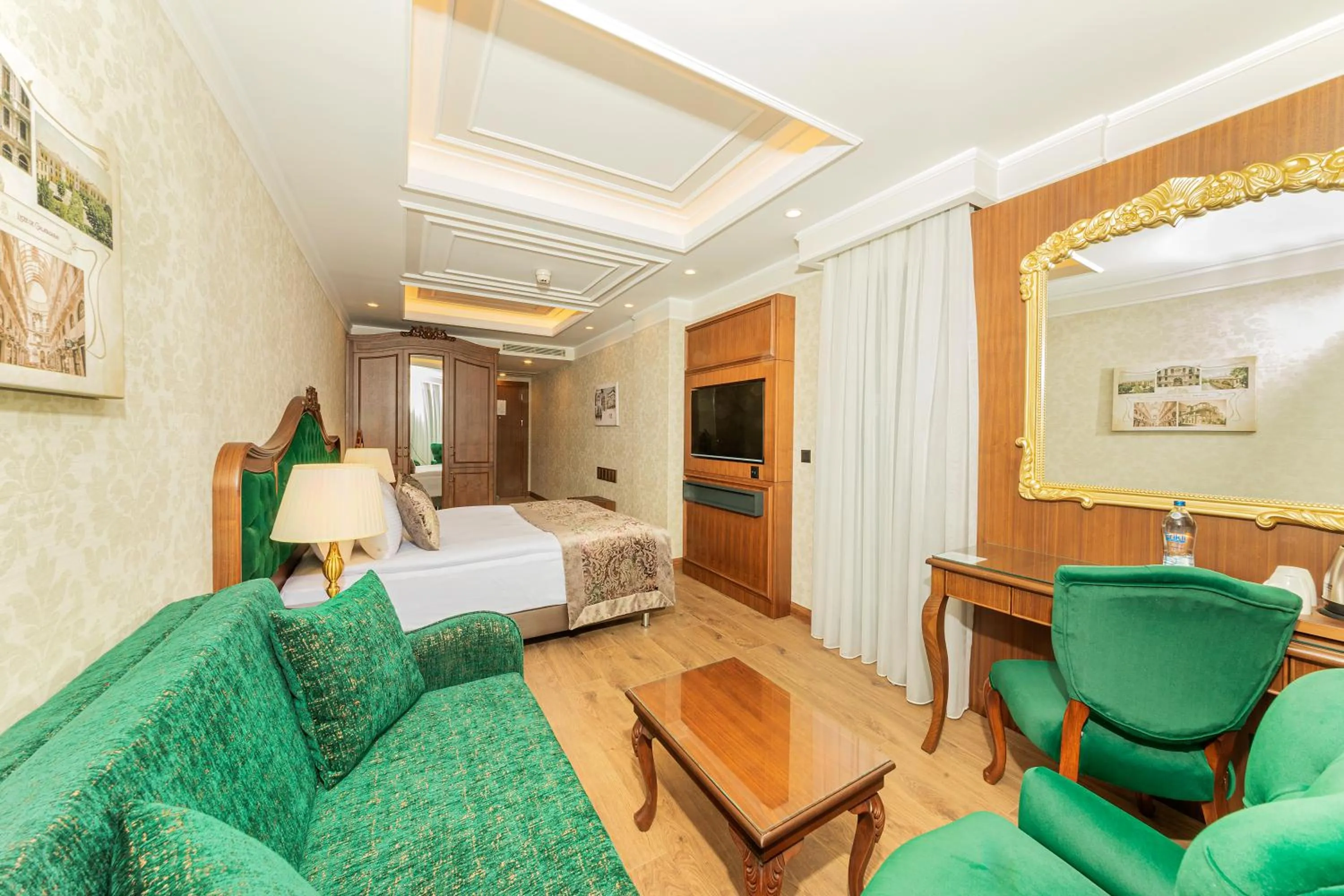 Photo of the whole room, Bed in Mukarnas Pera Hotel