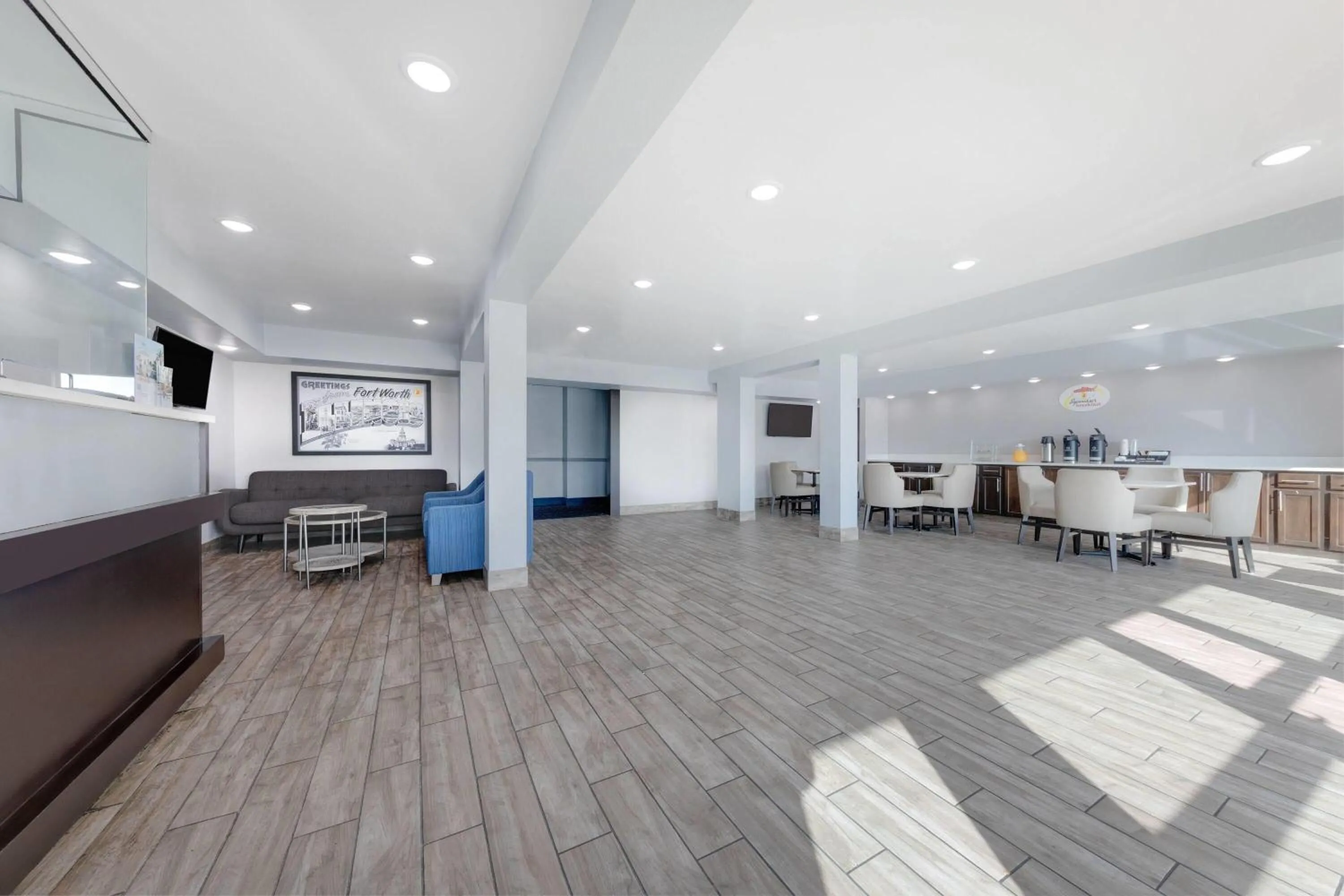 Lobby or reception in Super 8 by Wyndham Fort Worth Entertainment District