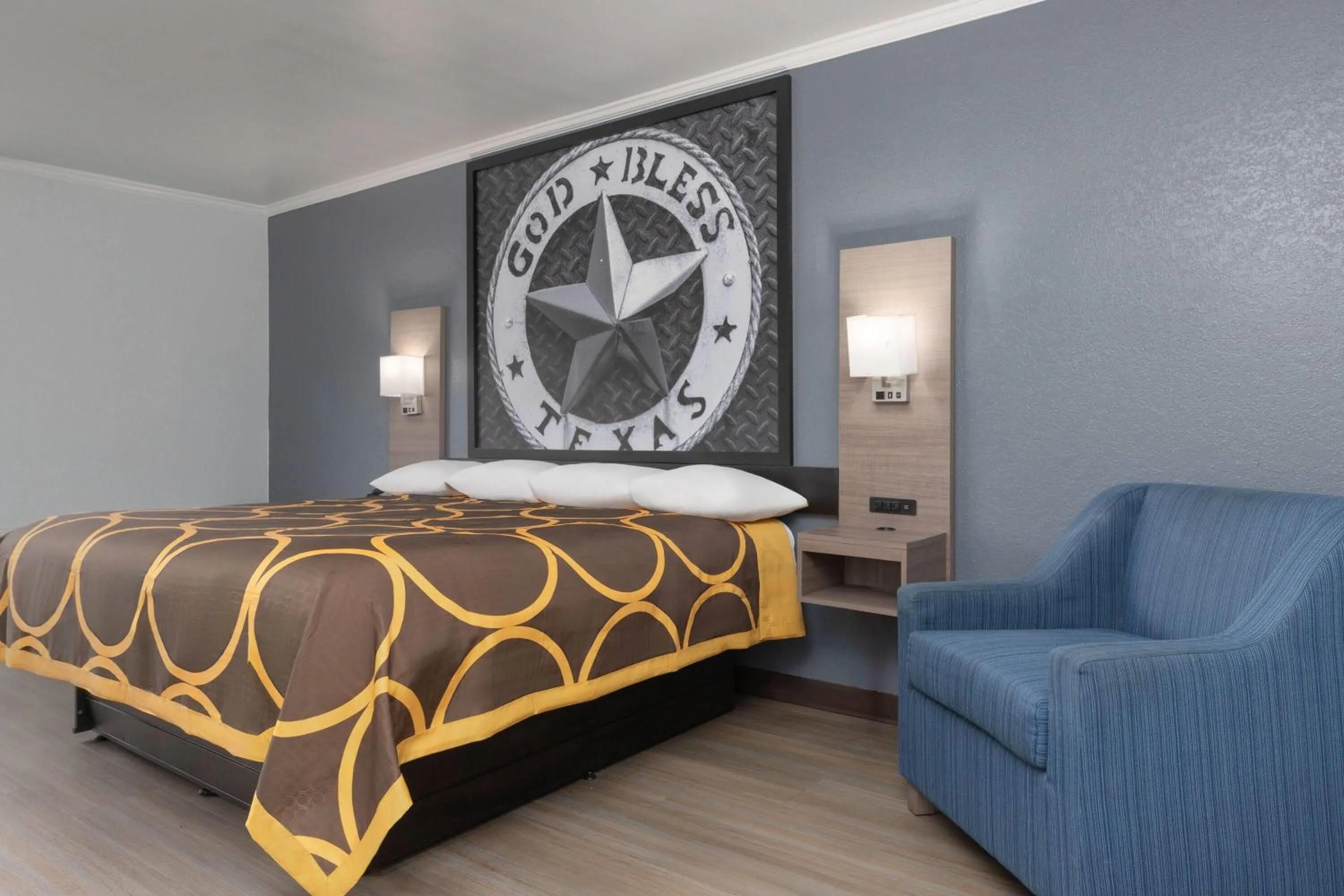 Photo of the whole room, Bed in Super 8 by Wyndham Fort Worth Entertainment District