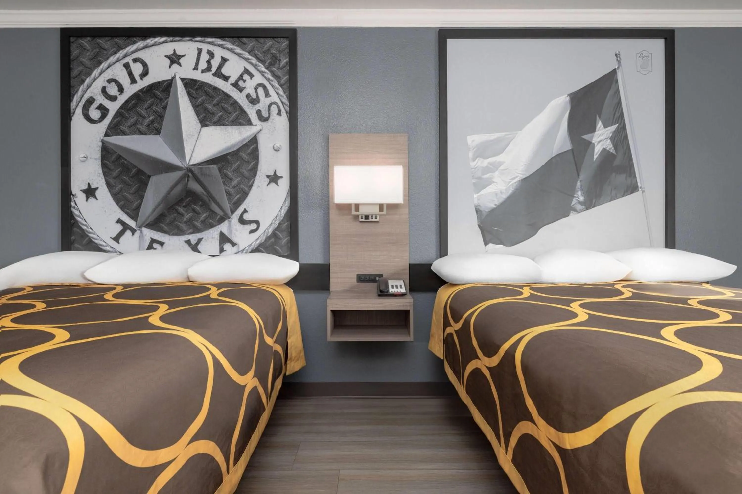 Photo of the whole room, Bed in Super 8 by Wyndham Fort Worth Entertainment District