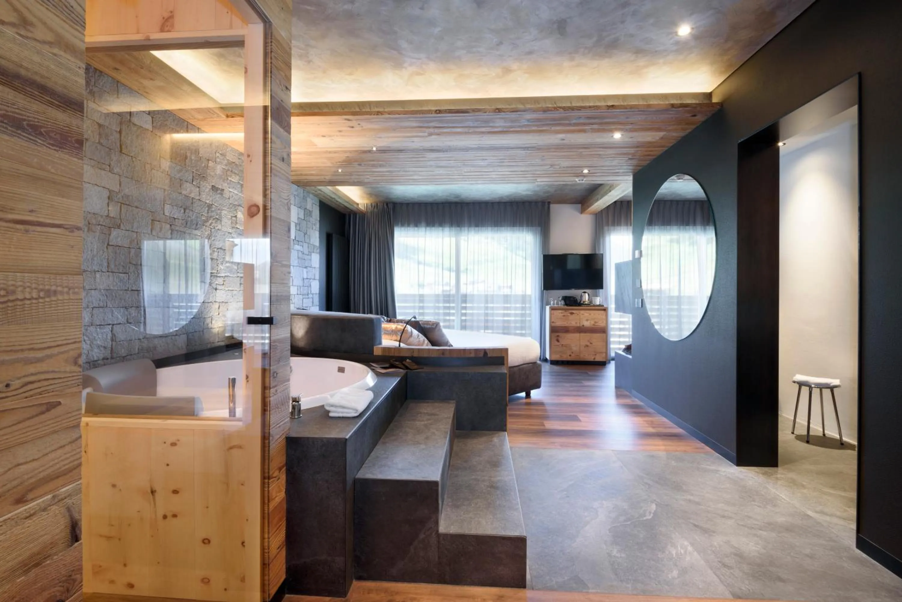 Hot Tub in Hotel Lac Salin Spa & Mountain Resort