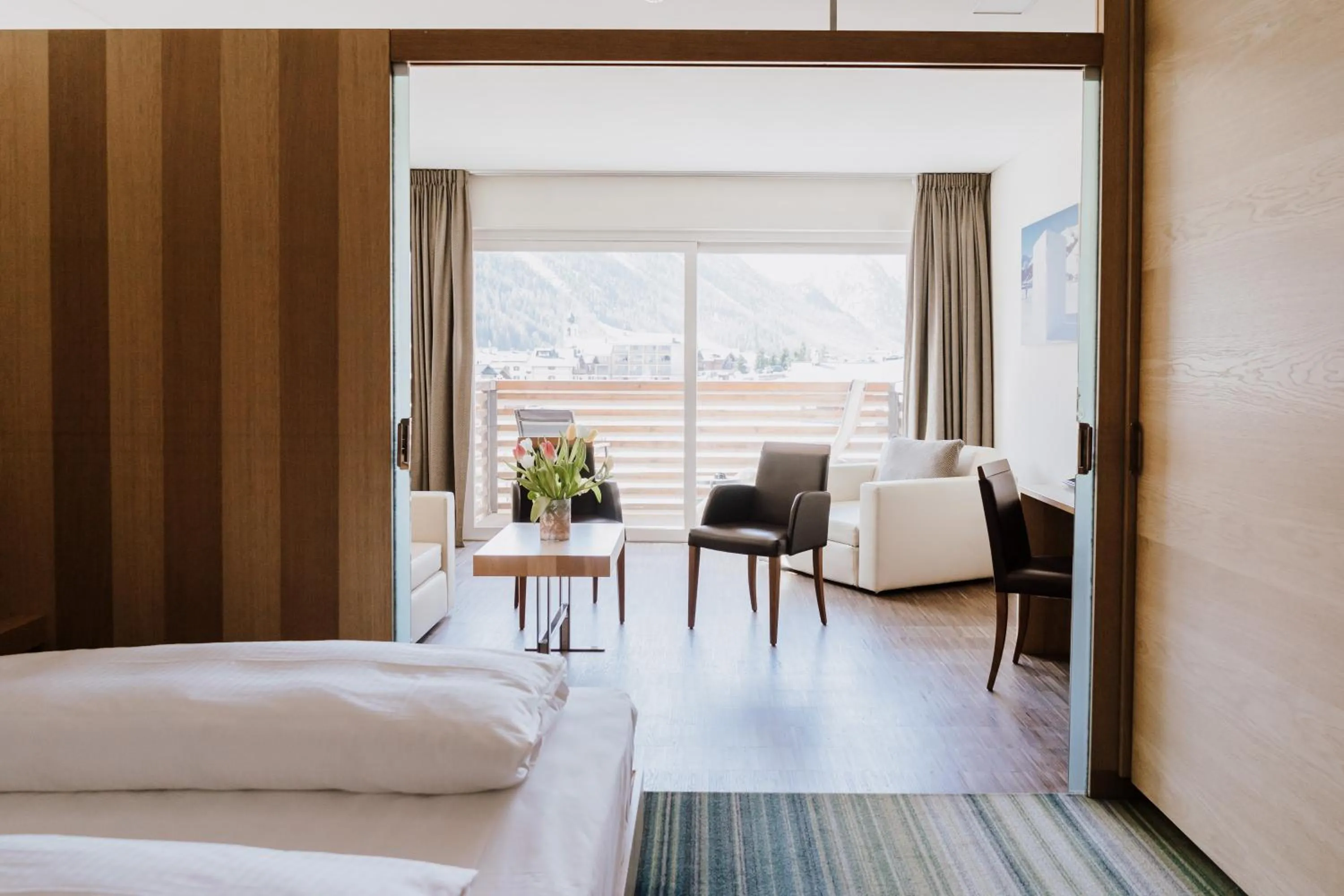 Balcony/Terrace, Bed in Hotel Lac Salin Spa & Mountain Resort