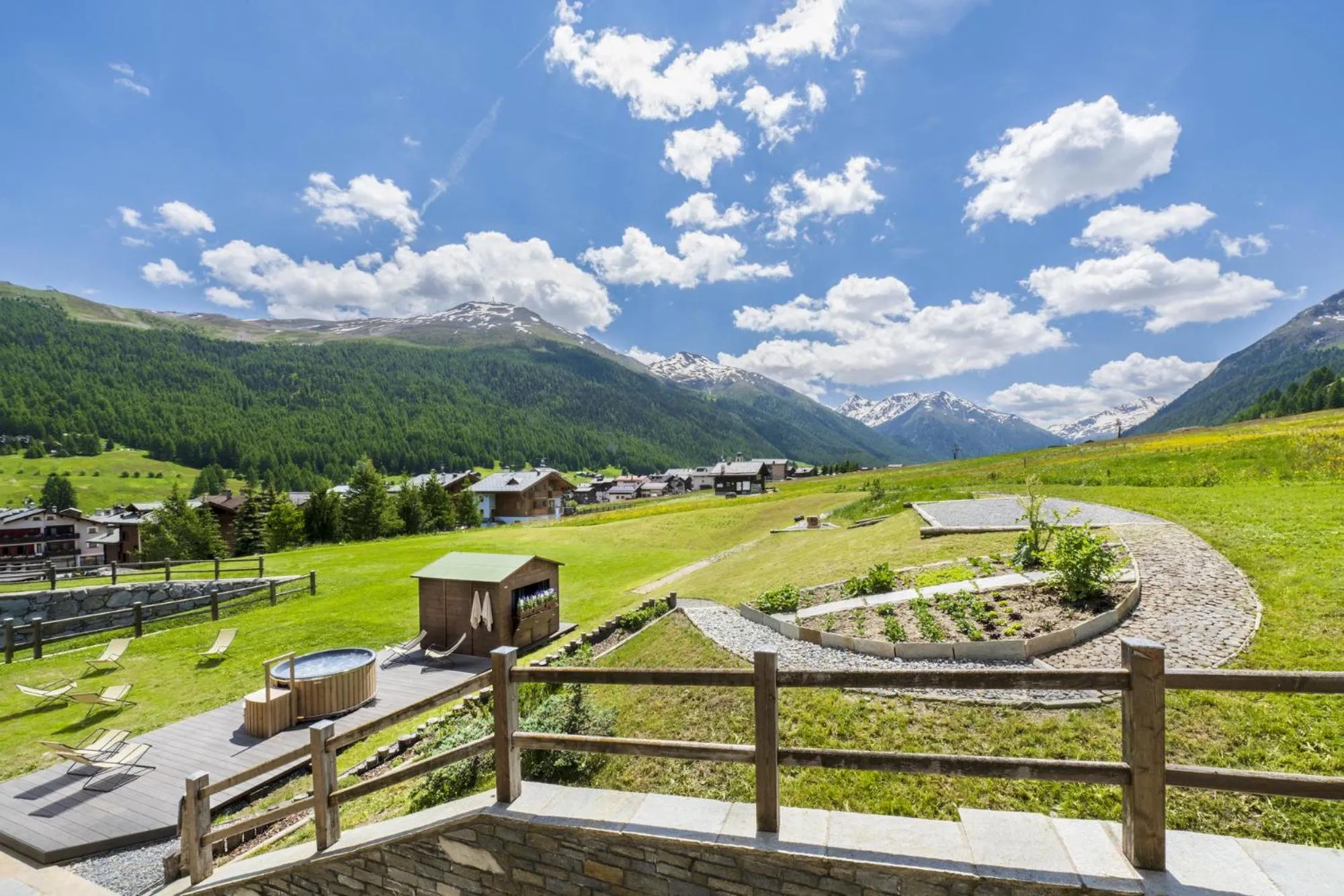 Garden in Hotel Lac Salin Spa & Mountain Resort