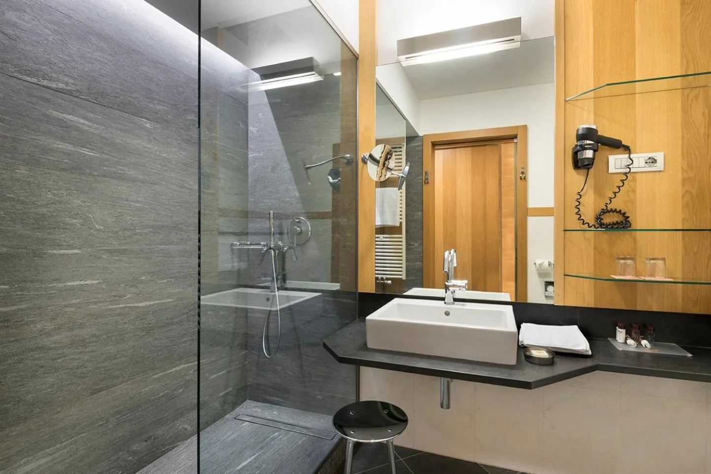 Shower in Hotel Lac Salin Spa & Mountain Resort