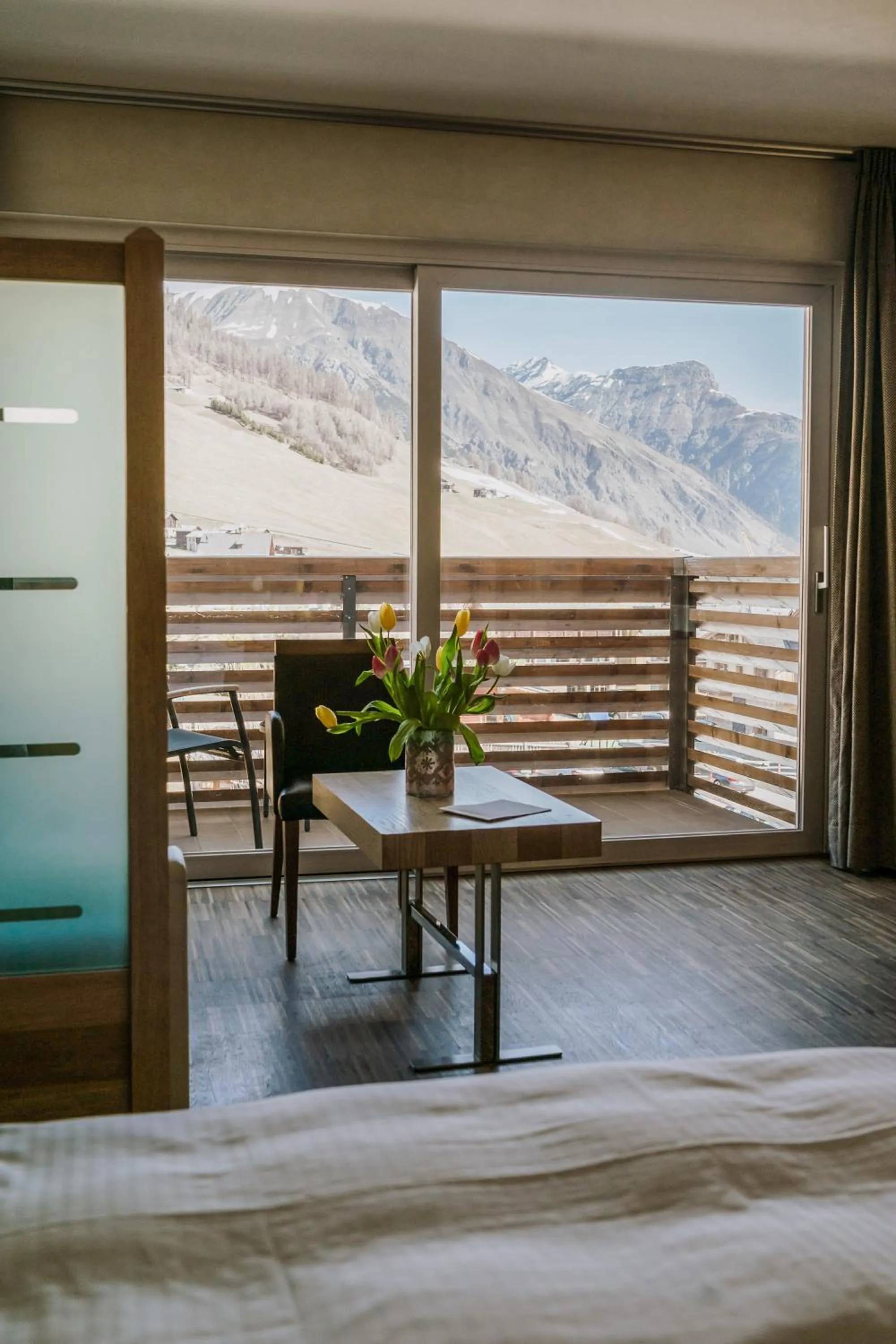 Balcony/Terrace, Bed in Hotel Lac Salin Spa & Mountain Resort