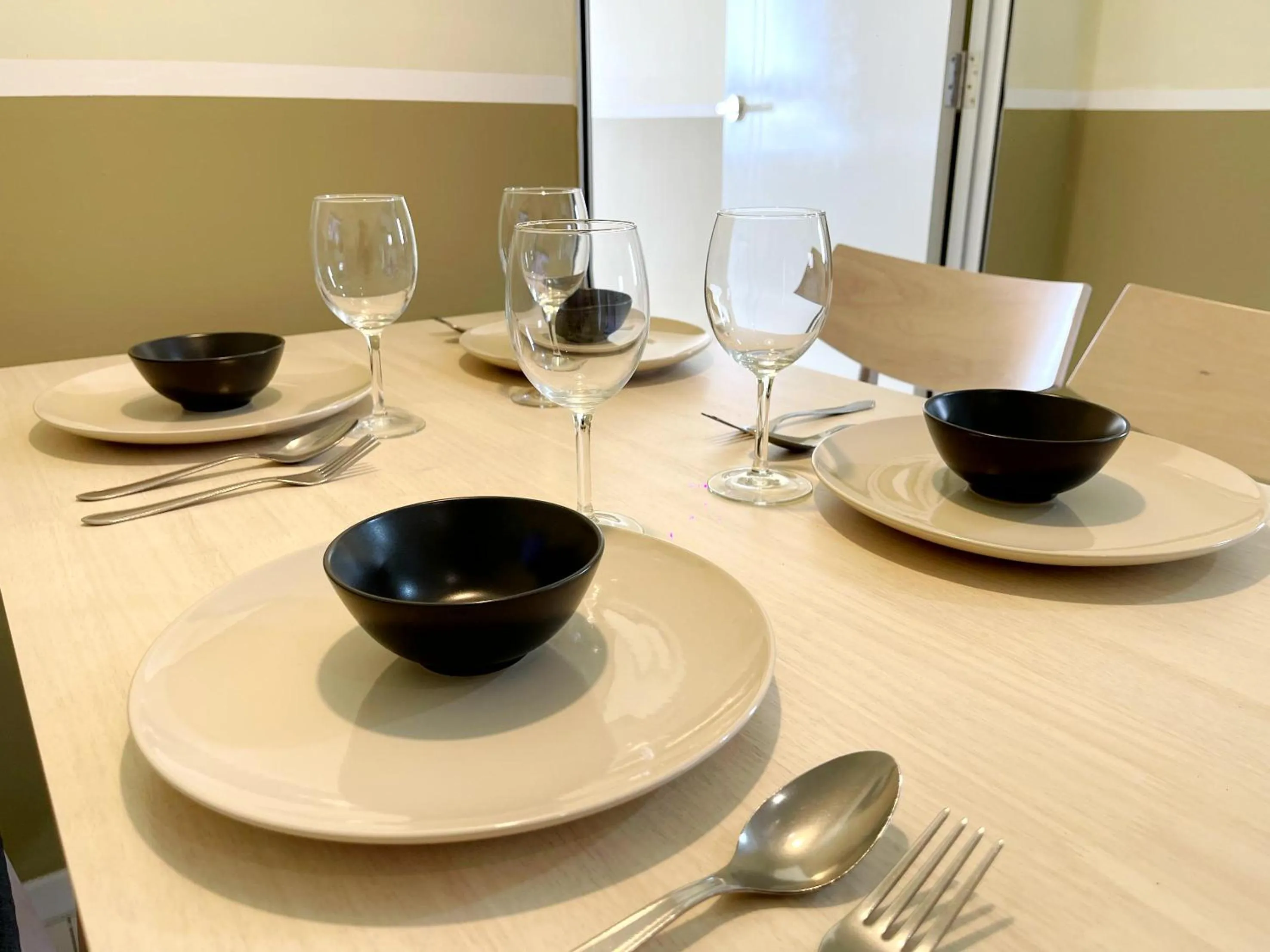 Dining area in Horizon Suite Homestay, KLIA by S&T Homez