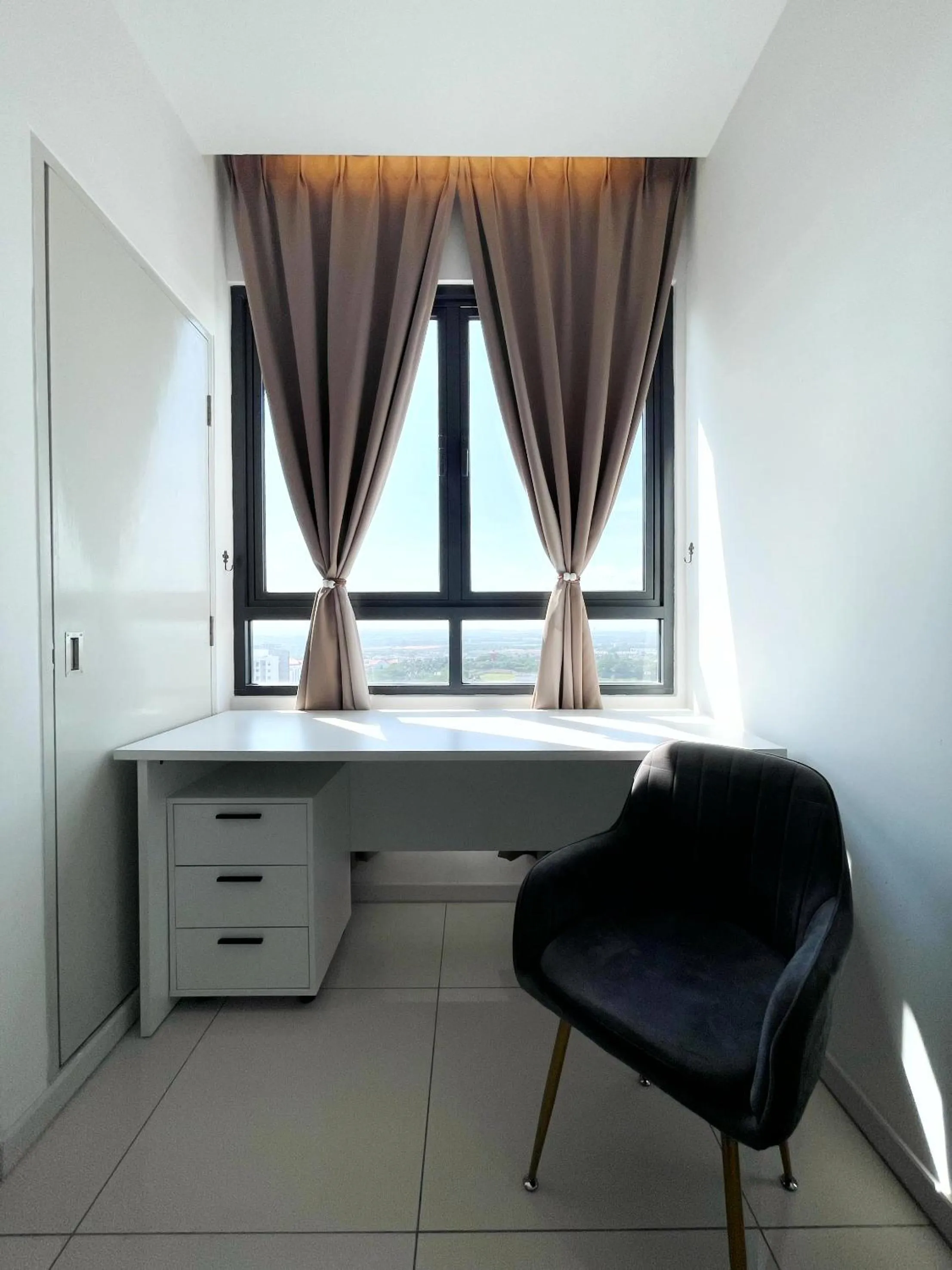 Seating area in Horizon Suite Homestay, KLIA by S&T Homez