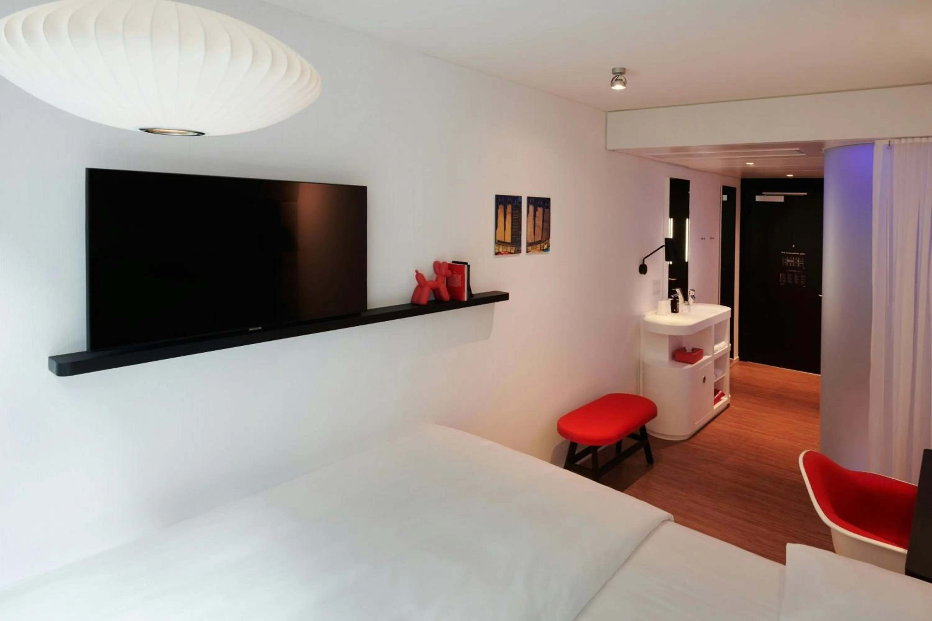 Bedroom, Bed in citizenM Chicago Downtown