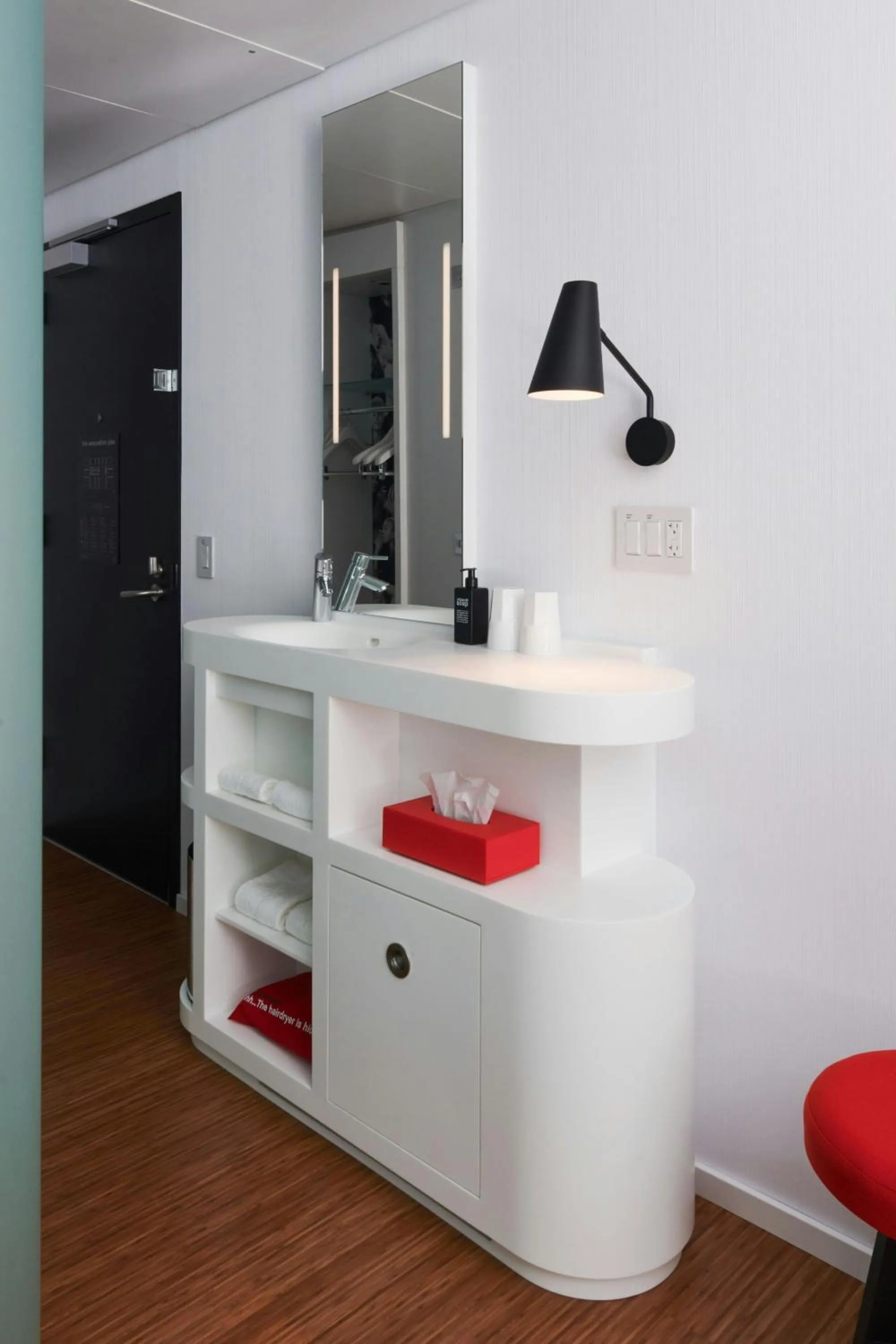 Bedroom in citizenM Chicago Downtown