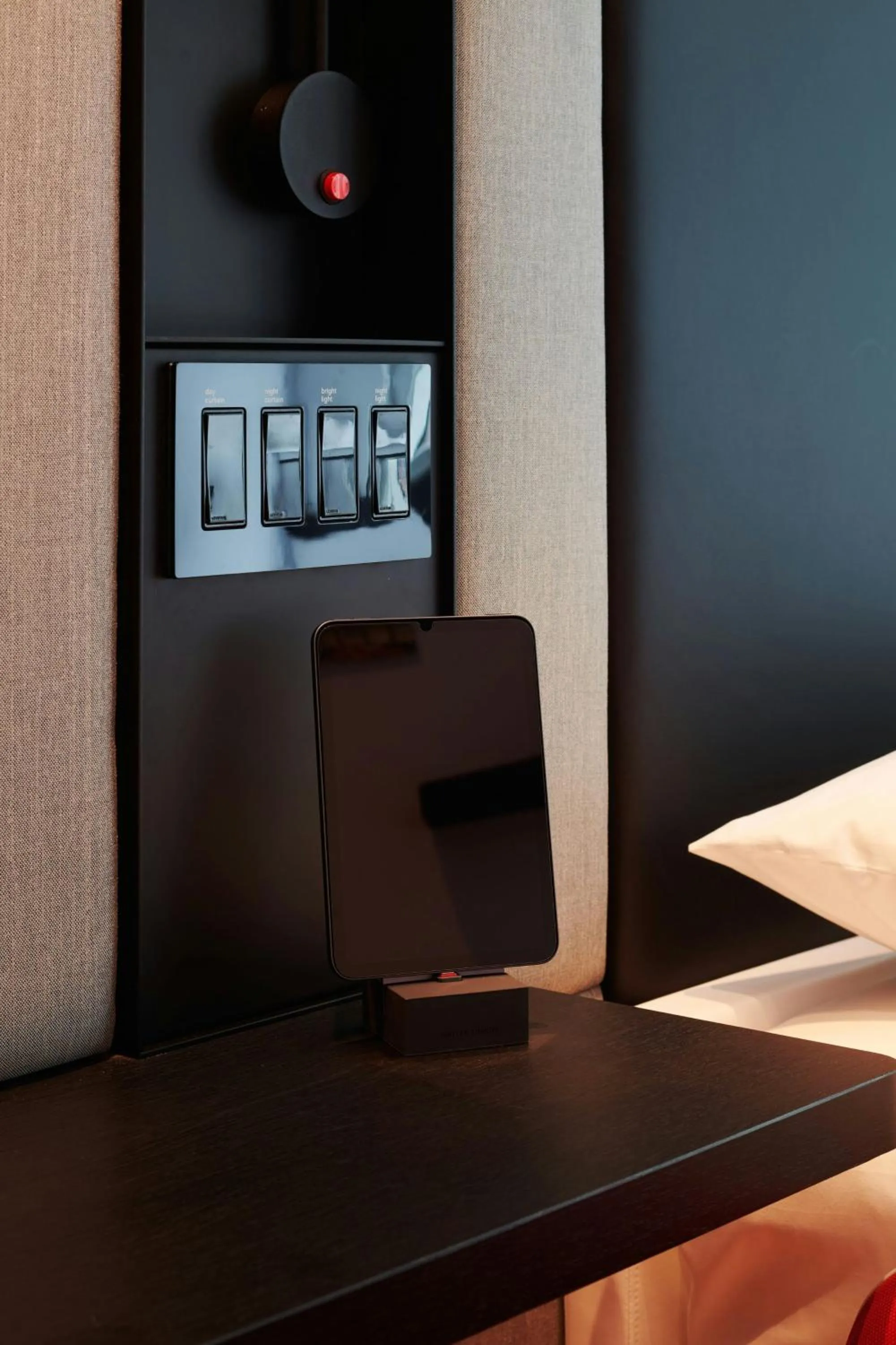 Bedroom in citizenM Chicago Downtown