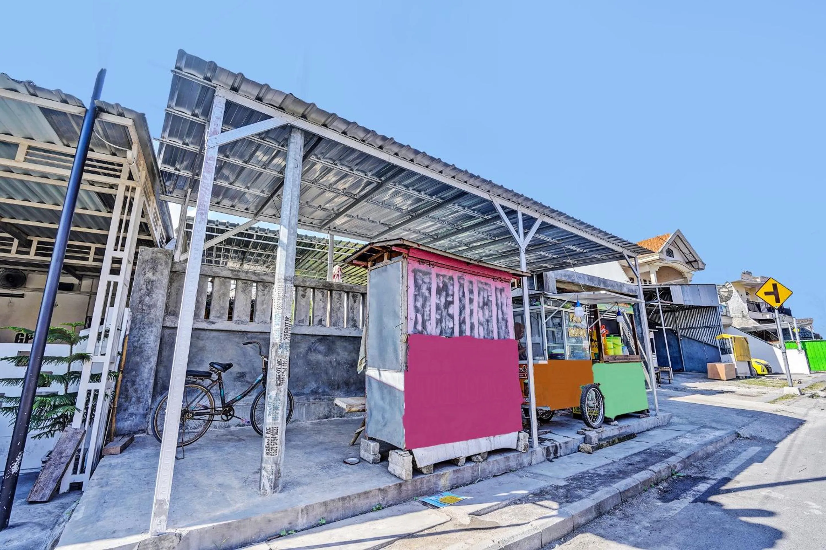 Facade/entrance in Hotel O Reva Residence Syariah