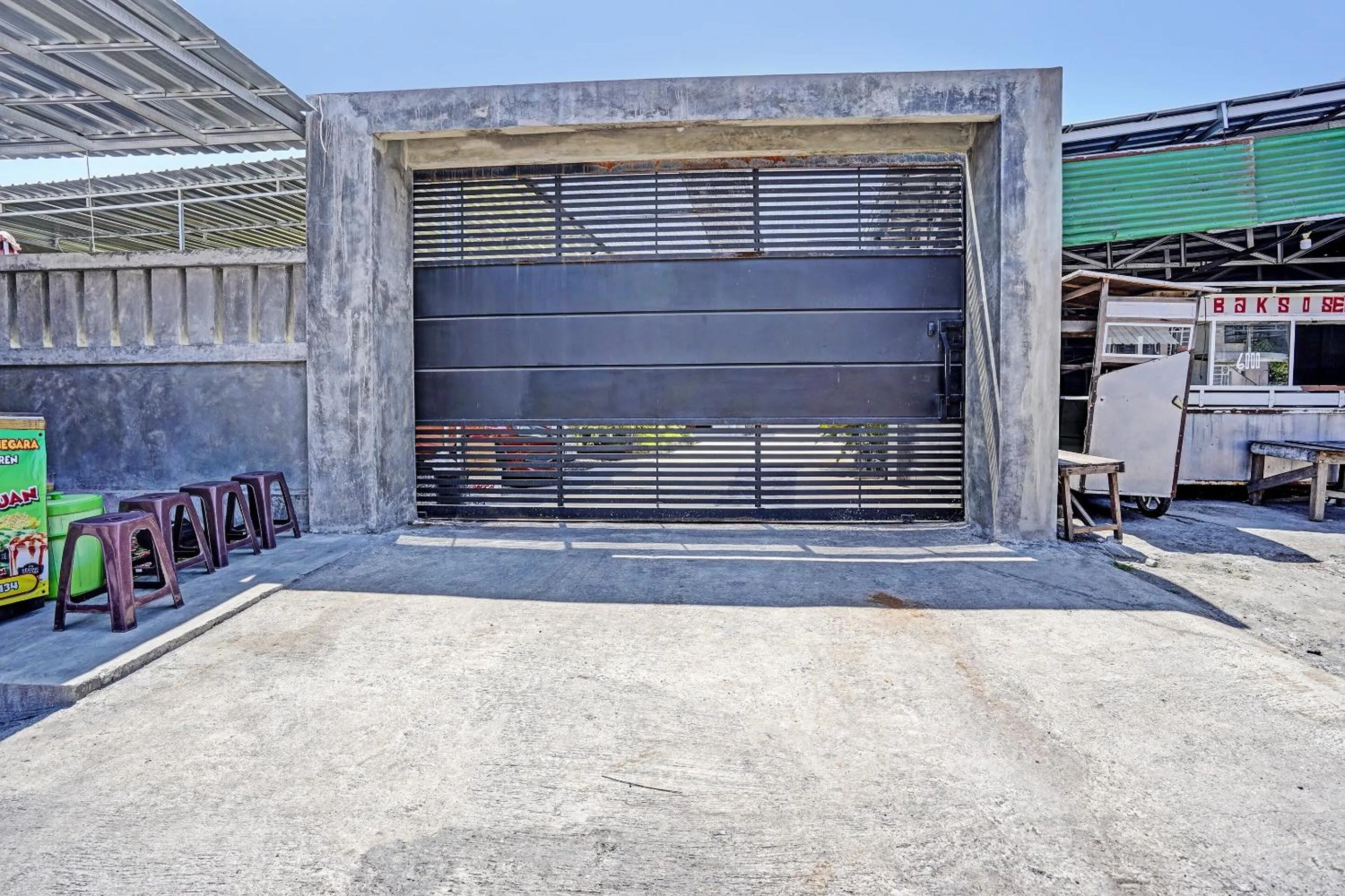 Facade/entrance in Hotel O Reva Residence Syariah