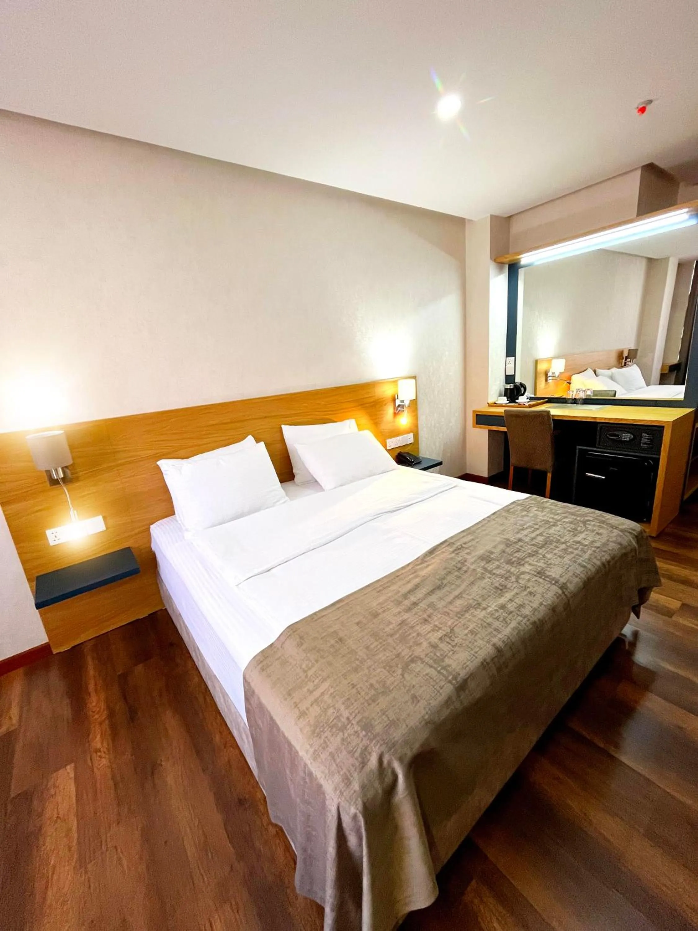 Bed in GOLDEN IR-ME_NI