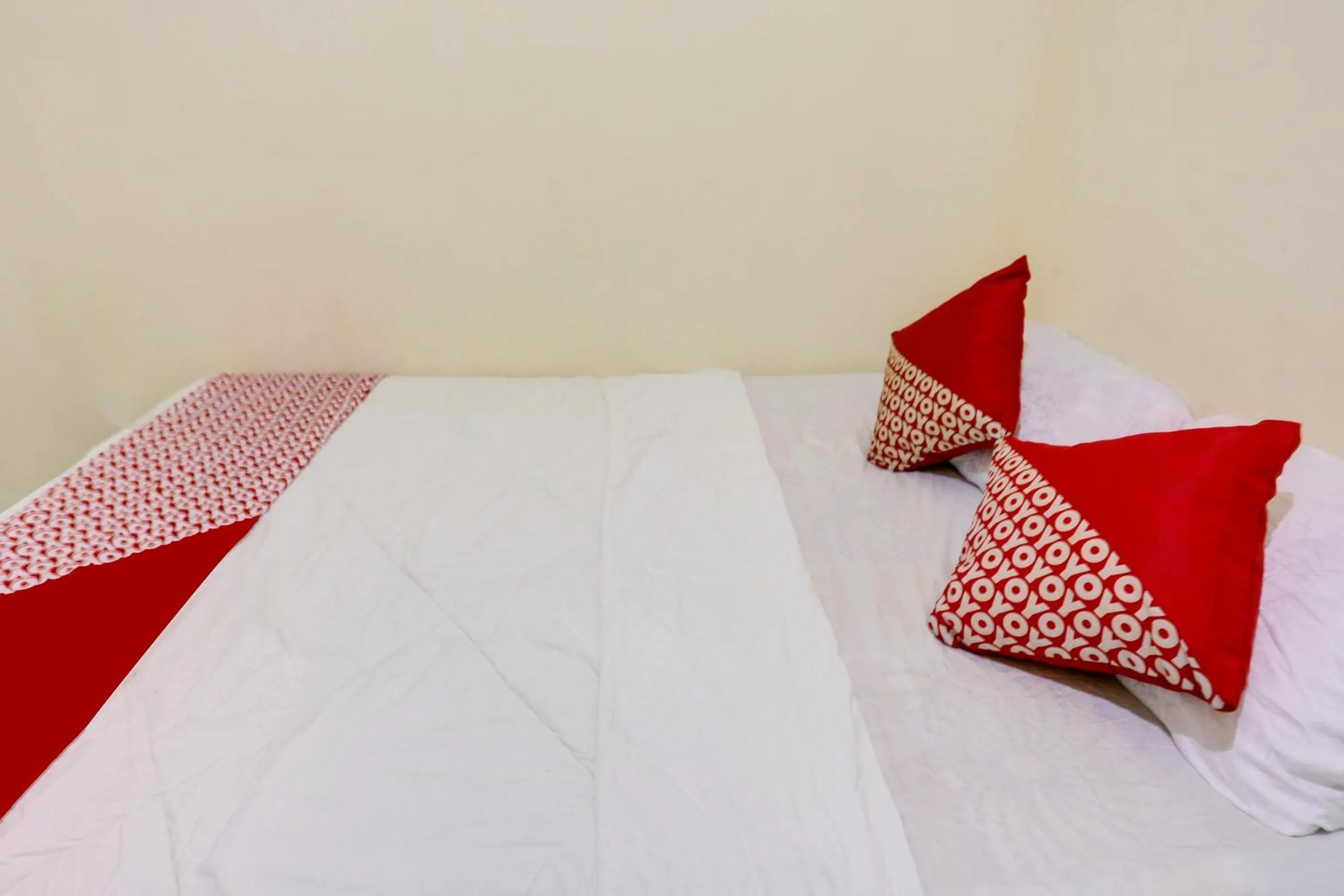 Bedroom, Bed in Hotel O Ringin Pitu 1 Syariah