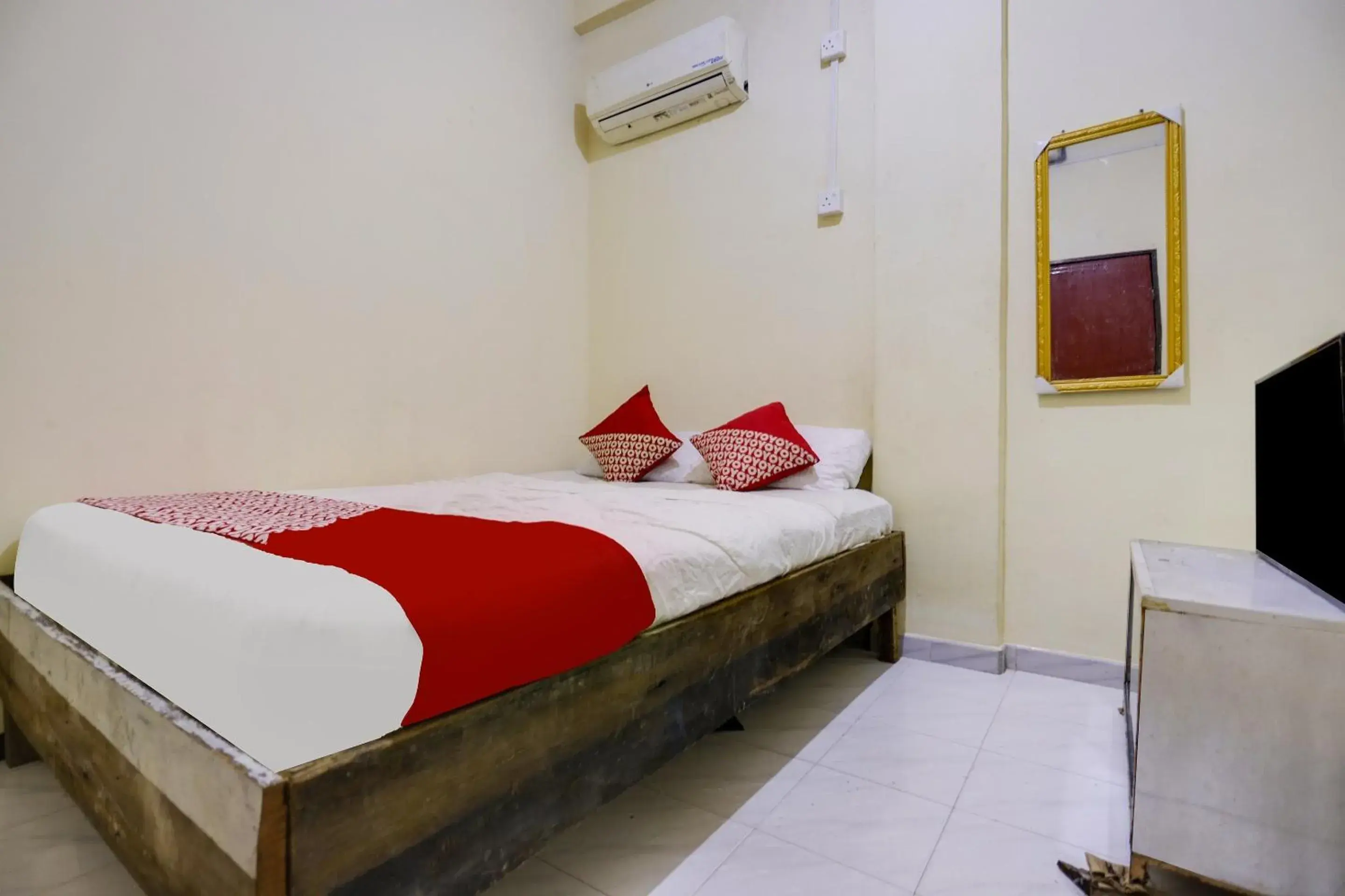 Standard Double Room in Hotel O Ringin Pitu 1 Syariah Standard Double Room in Hotel O Ringin Pitu 1 Syariah