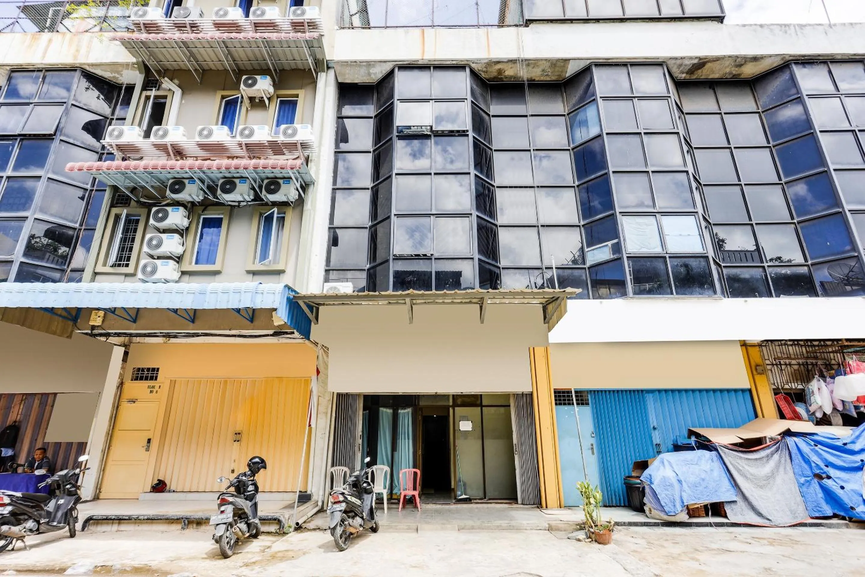 Facade/entrance in Hotel O Ringin Pitu 1 Syariah